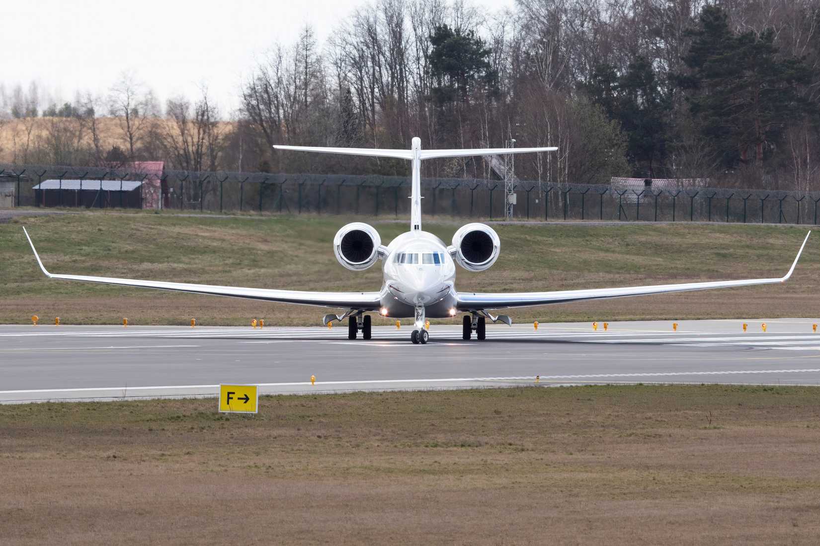 Gulfstream G650ER Taxiing