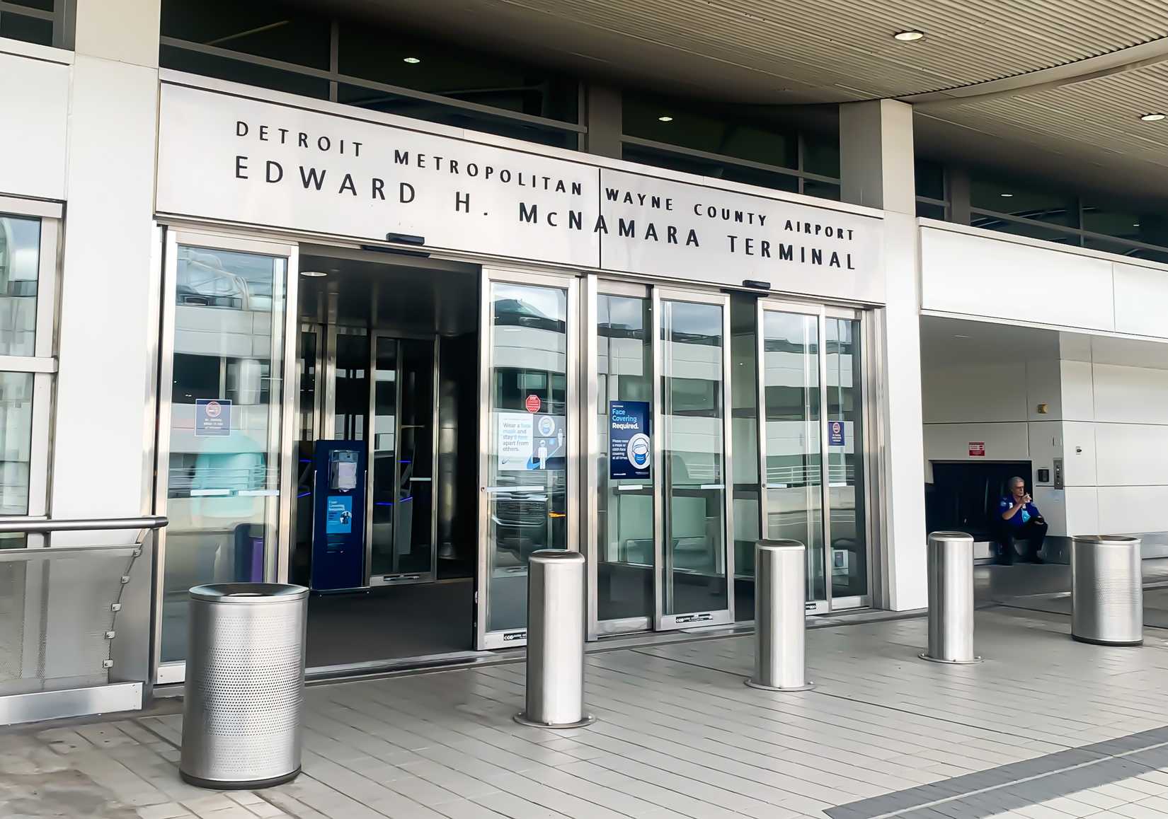 Detroit Airport McNamara Terminal Entrance