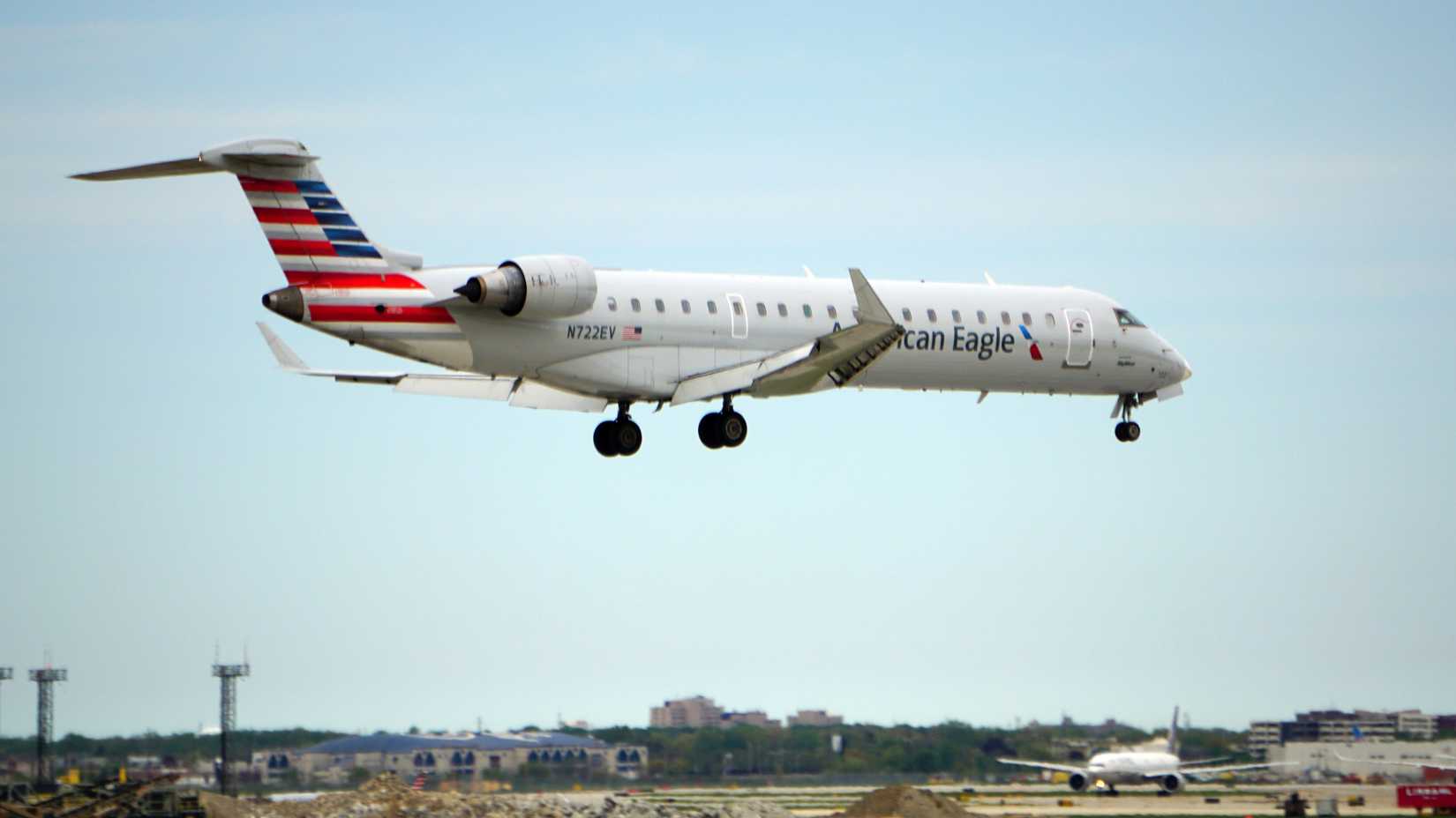 American Eagle Bombardier CRJ700 landing in Chicago.