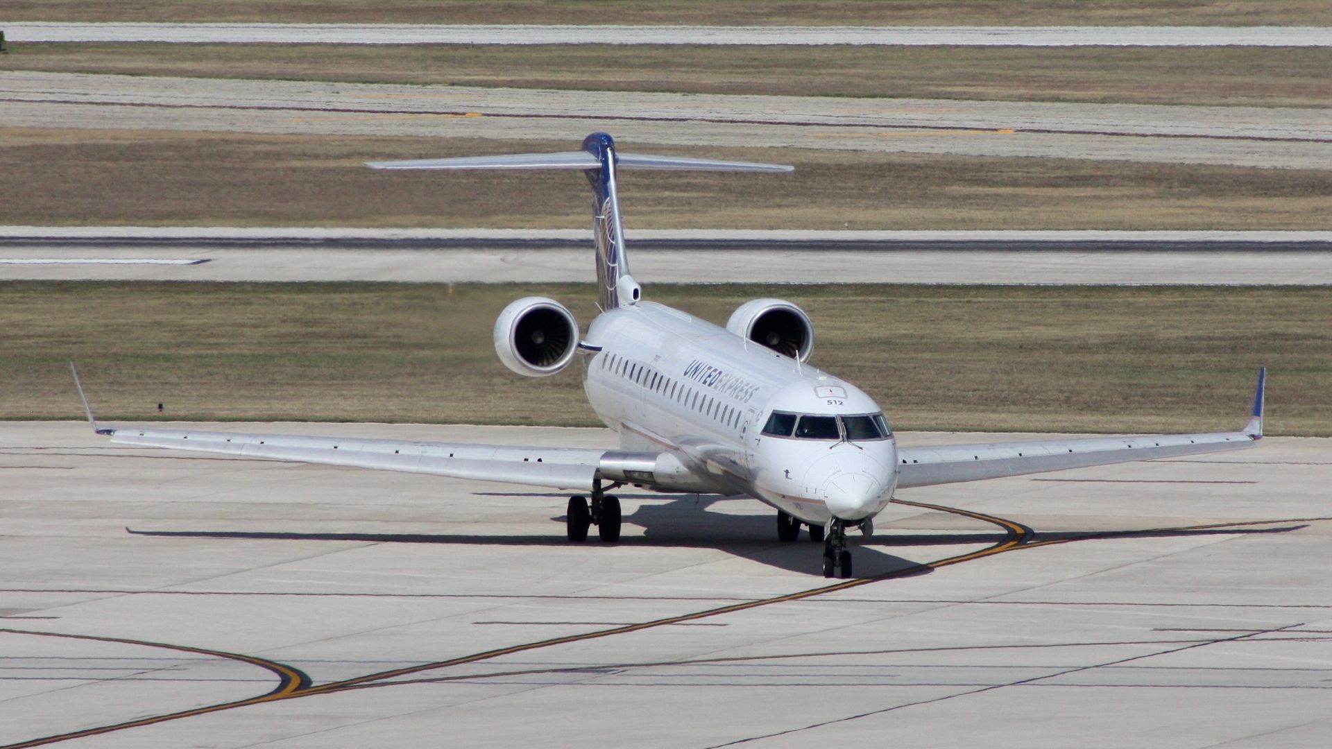 United Express Bombardier CRJ700 Strikes Wing Tip During Landing In Charlottesville