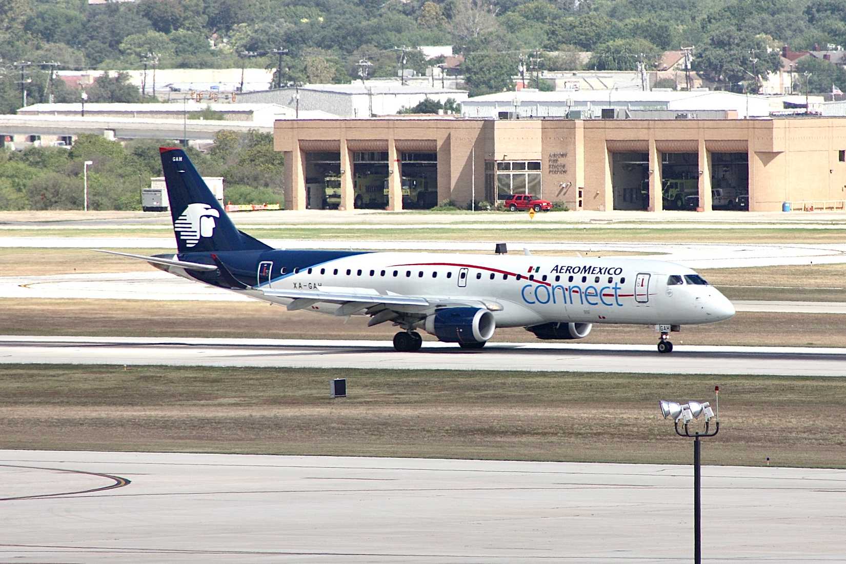 Aeromexico E190 In San Antonio