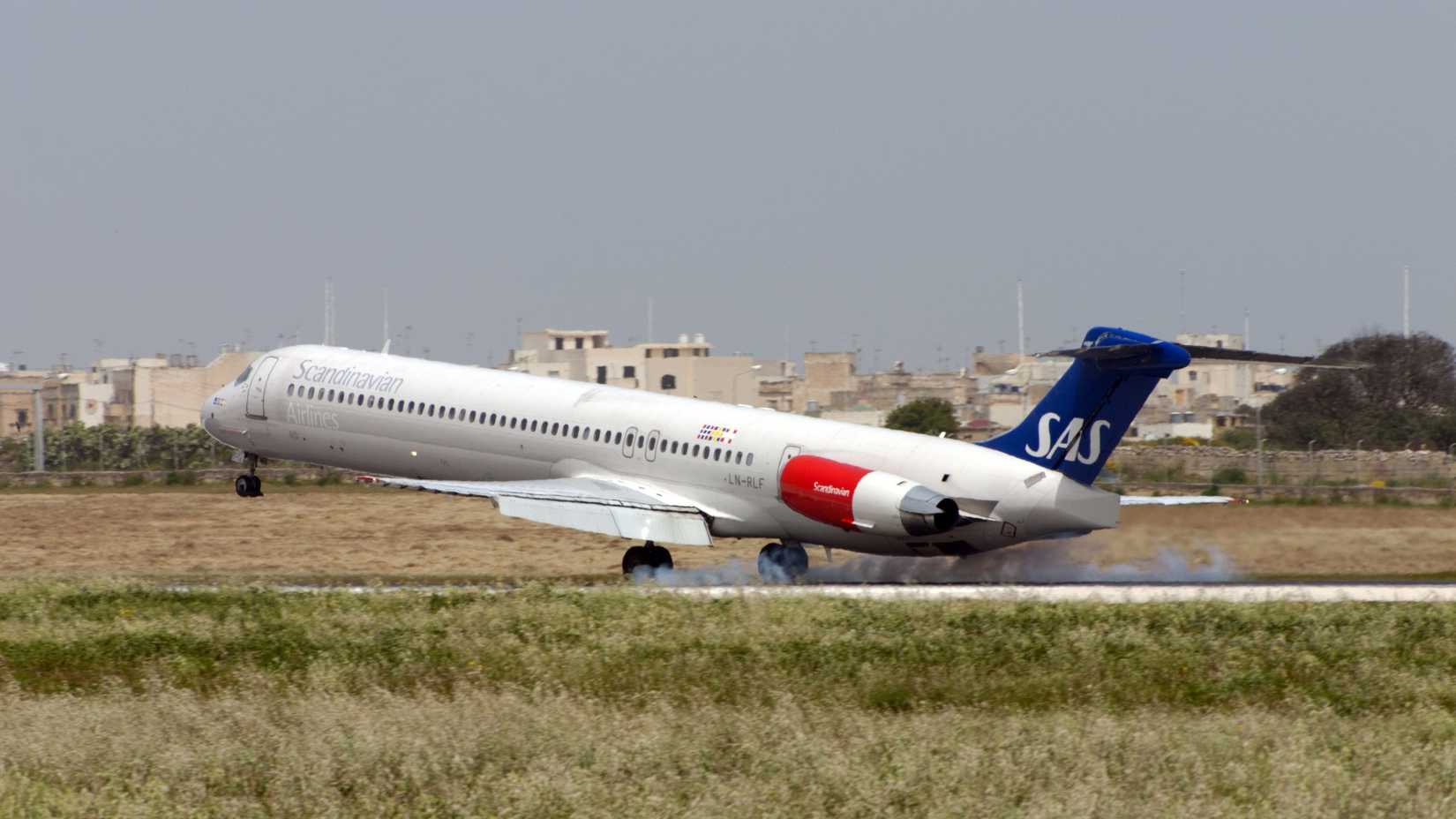 SAS MD-82 Landing In Malta