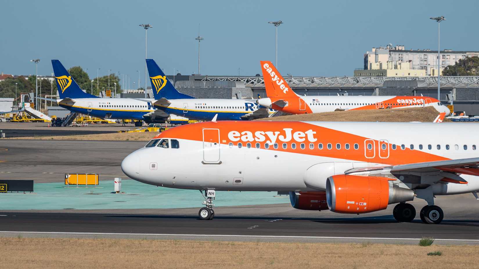 easyjet ryanair planes