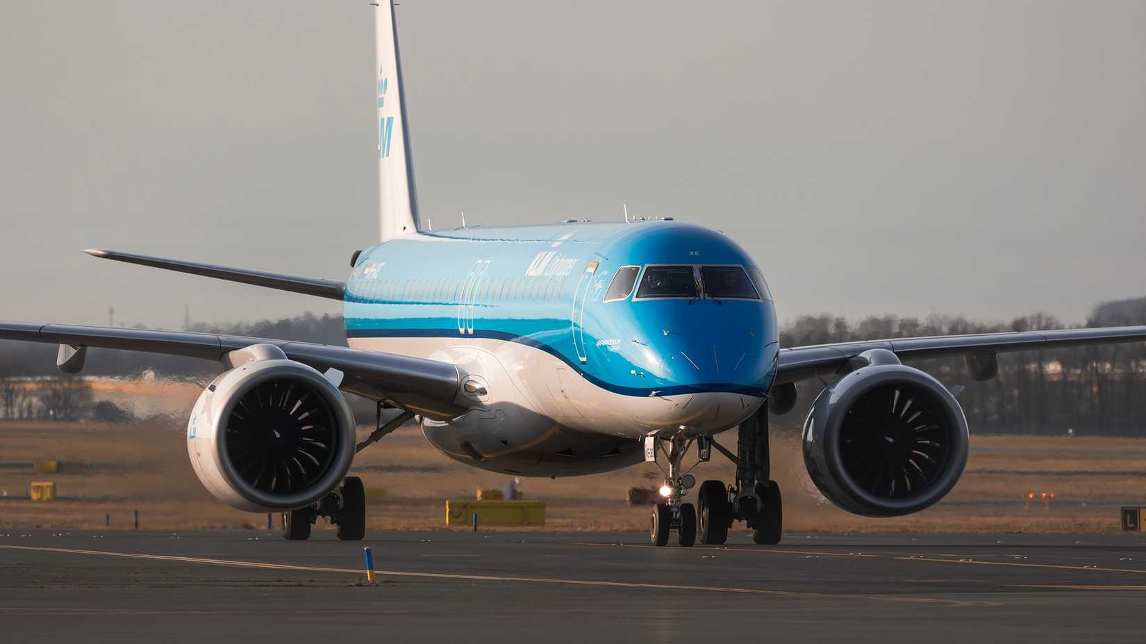 A KLM Cityhopper Embraer E195-E2 taxiing