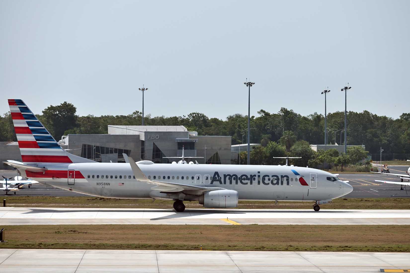American Airlines Boeing 737-800 aircraft 