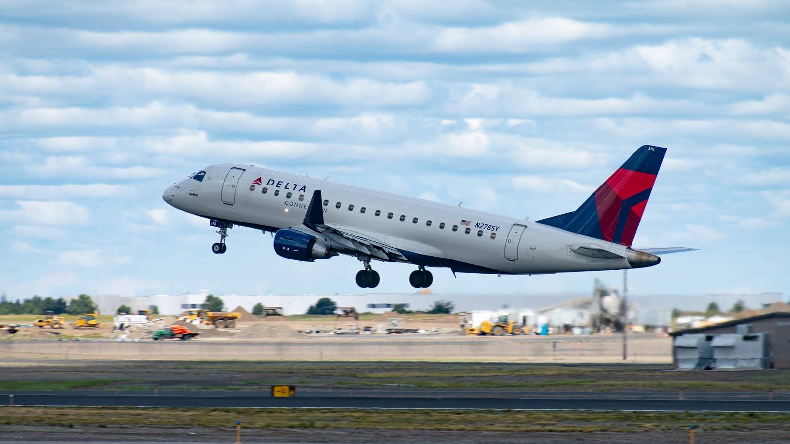 Delta Air Lines Passenger Claims He Was Gaslit After Taking $15,000 ...