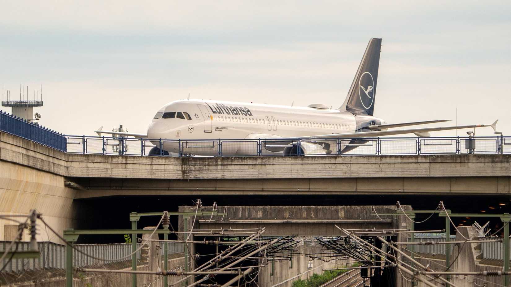Lufthansa A320 Taxiing Above Railway