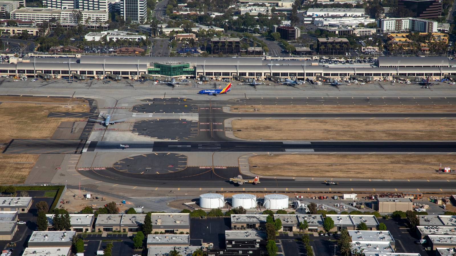 Firefighters Check Out Report of Odor On Empty Plane at John Wayne Airport, image size:1600x900