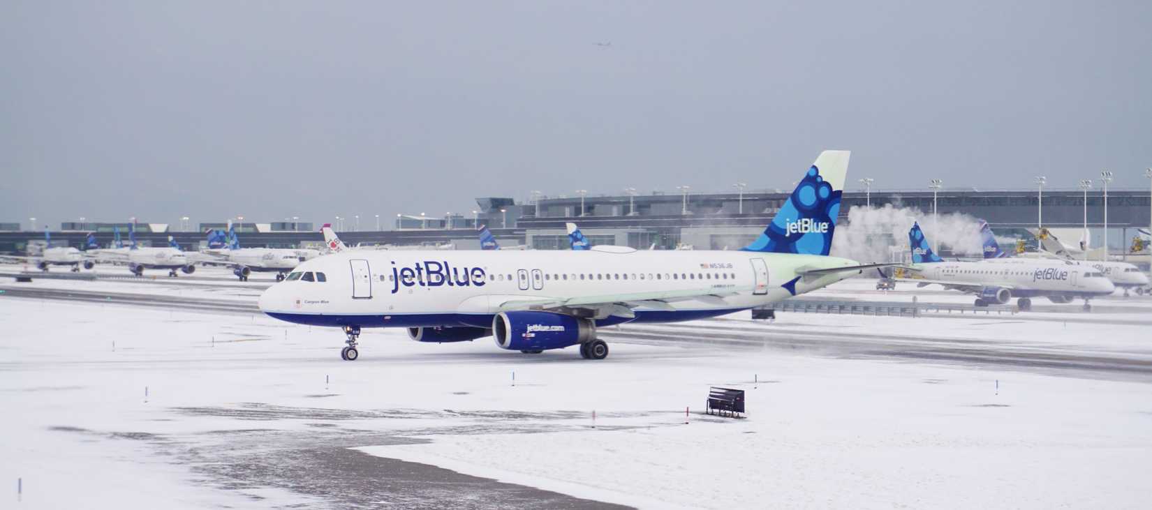 JetBlue Airbus A320-200 Taxiing At JFK