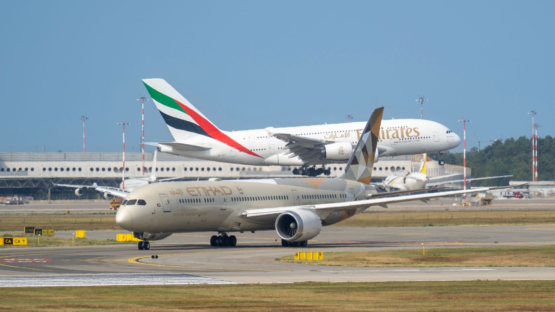 Etihad 787 Taxiing As Emirates A380 Lands