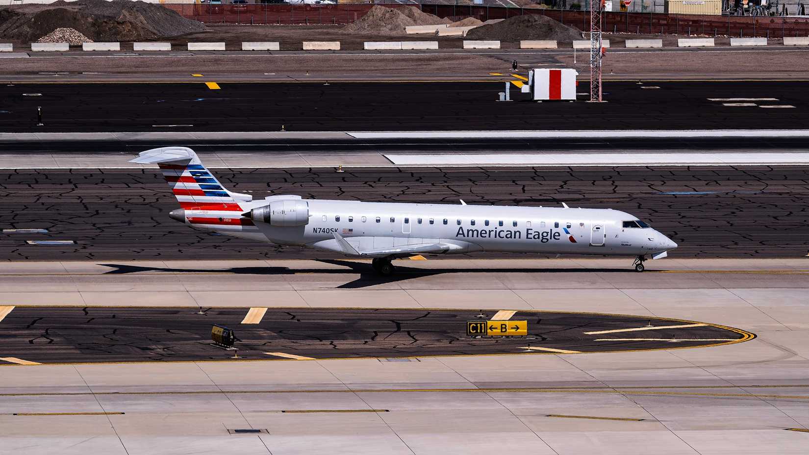 An American Eagle Bombardier CRJ700 landing