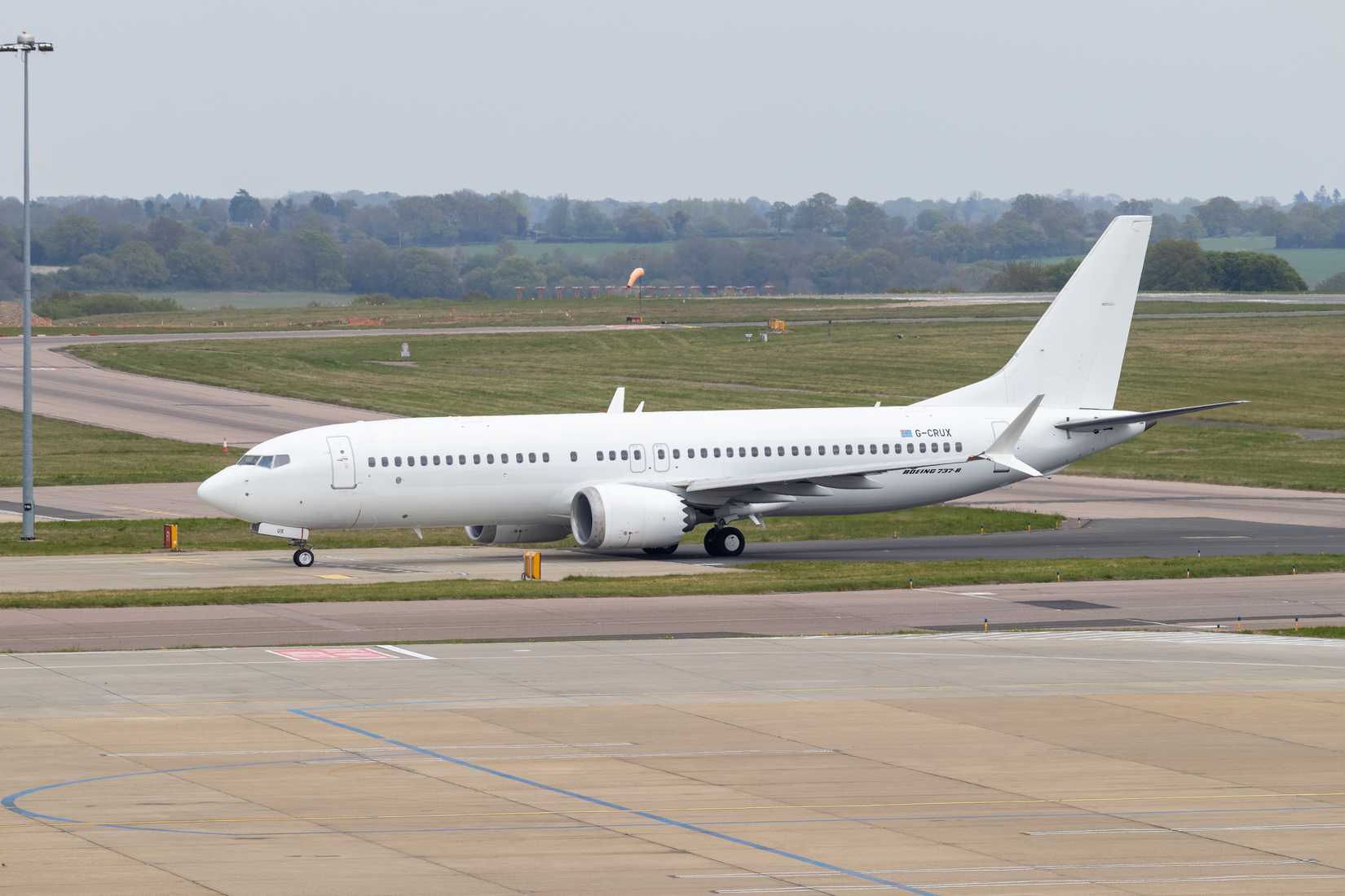 An Unmarked Boeing 737 Preparing To Land