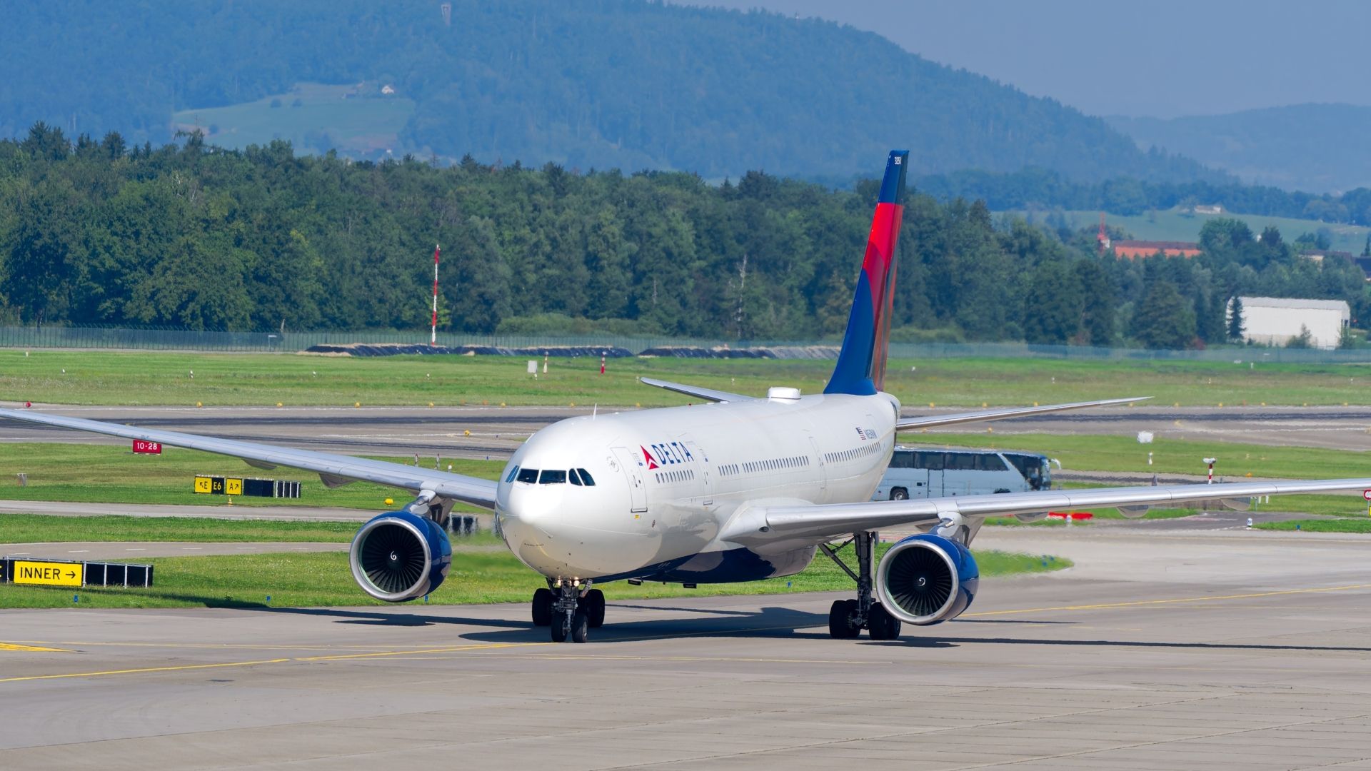 Delta A330 Taxiing