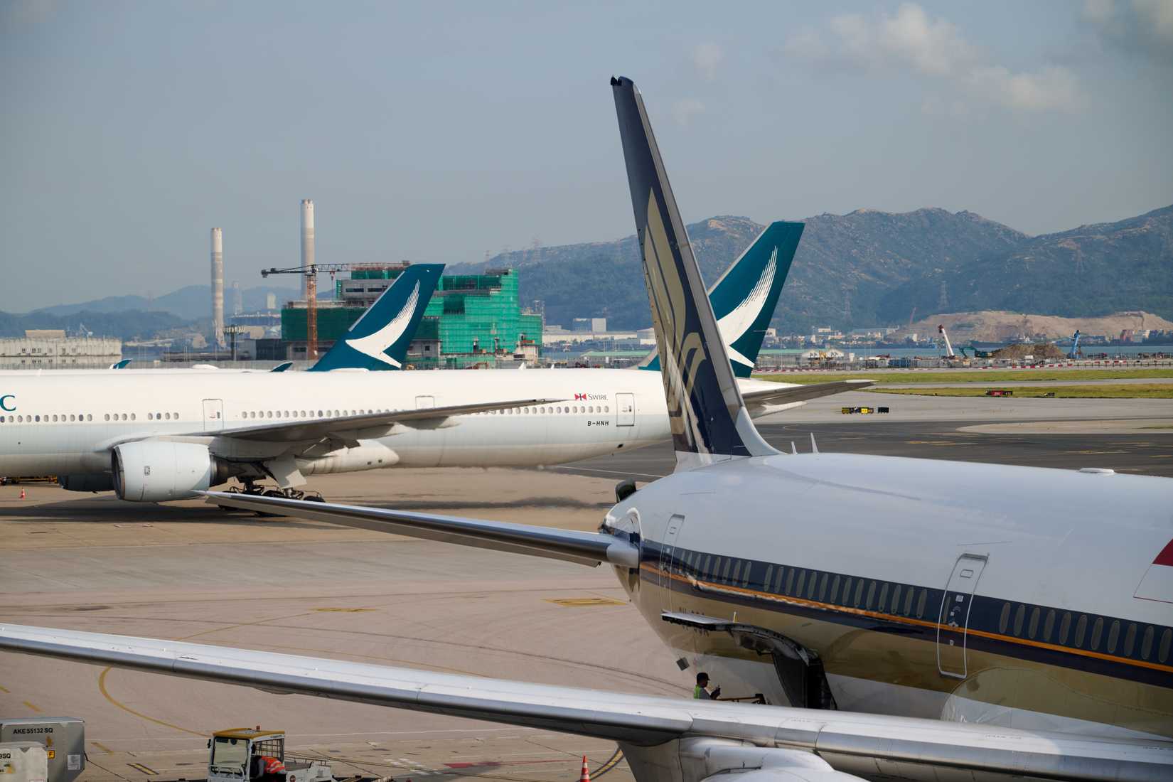 Singapore Airlines And Cathay Pacific Aircraft