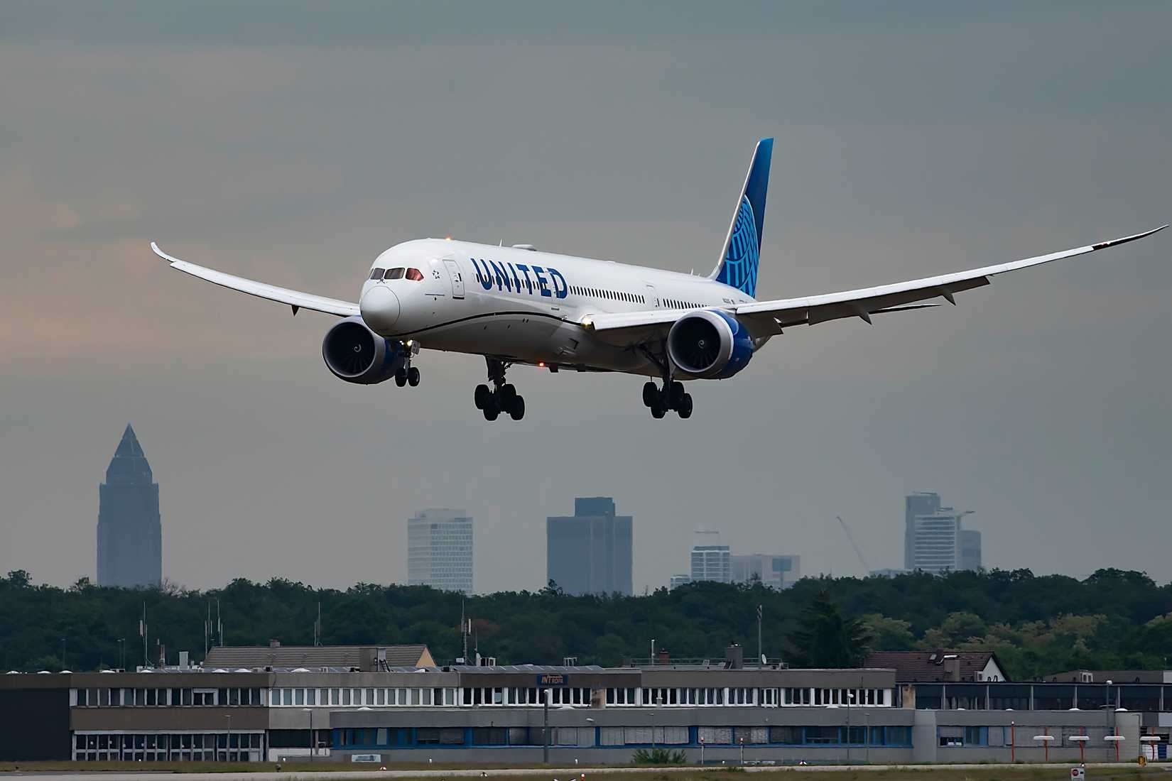 United 787 Landing In Frankfurt