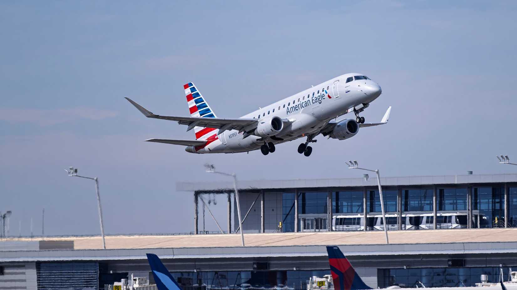 American Eagle (SkyWest Airlines) Embraer E175 taking off in Phoenix.