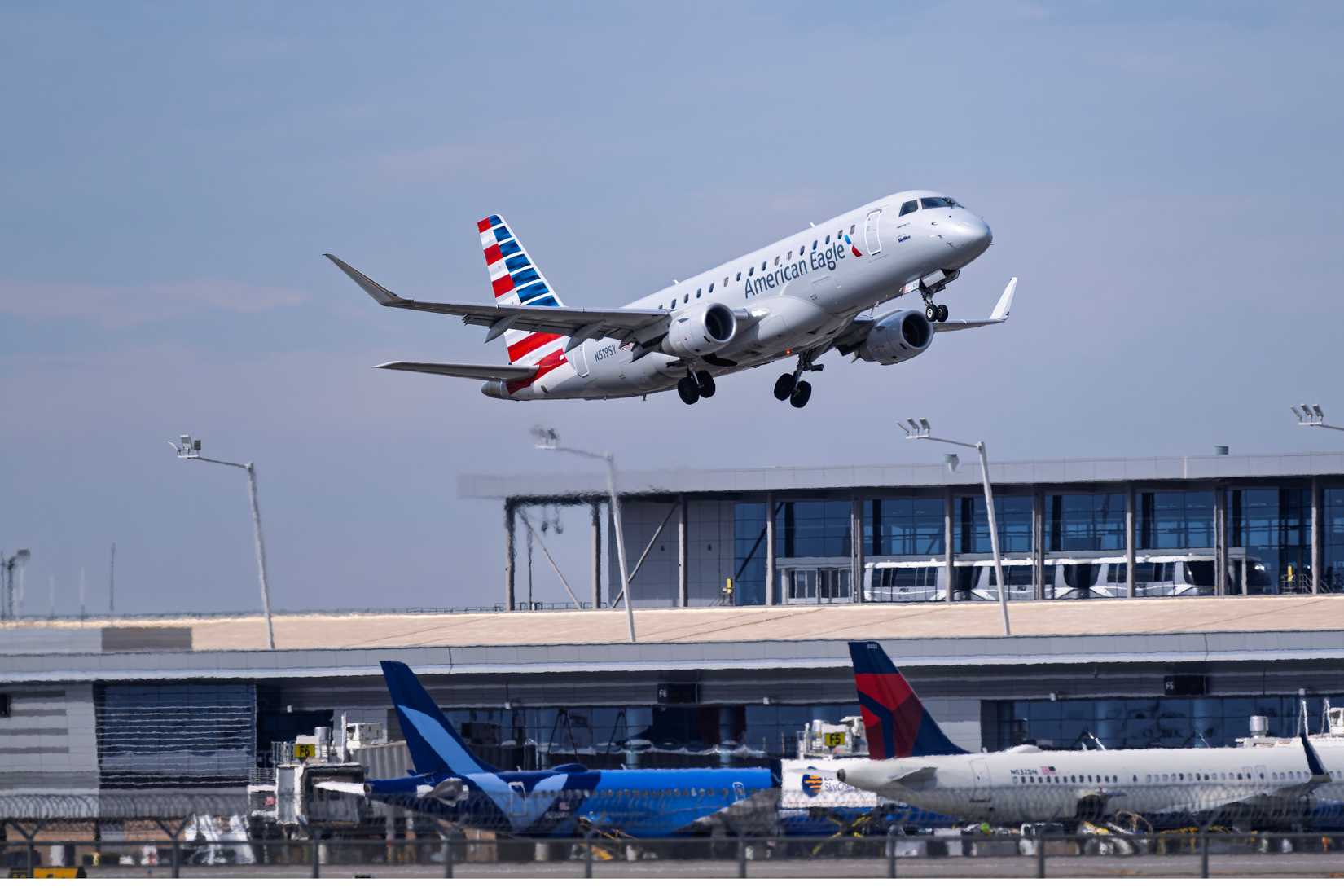 American Eagle Embraer E175 taking off from Phoenix