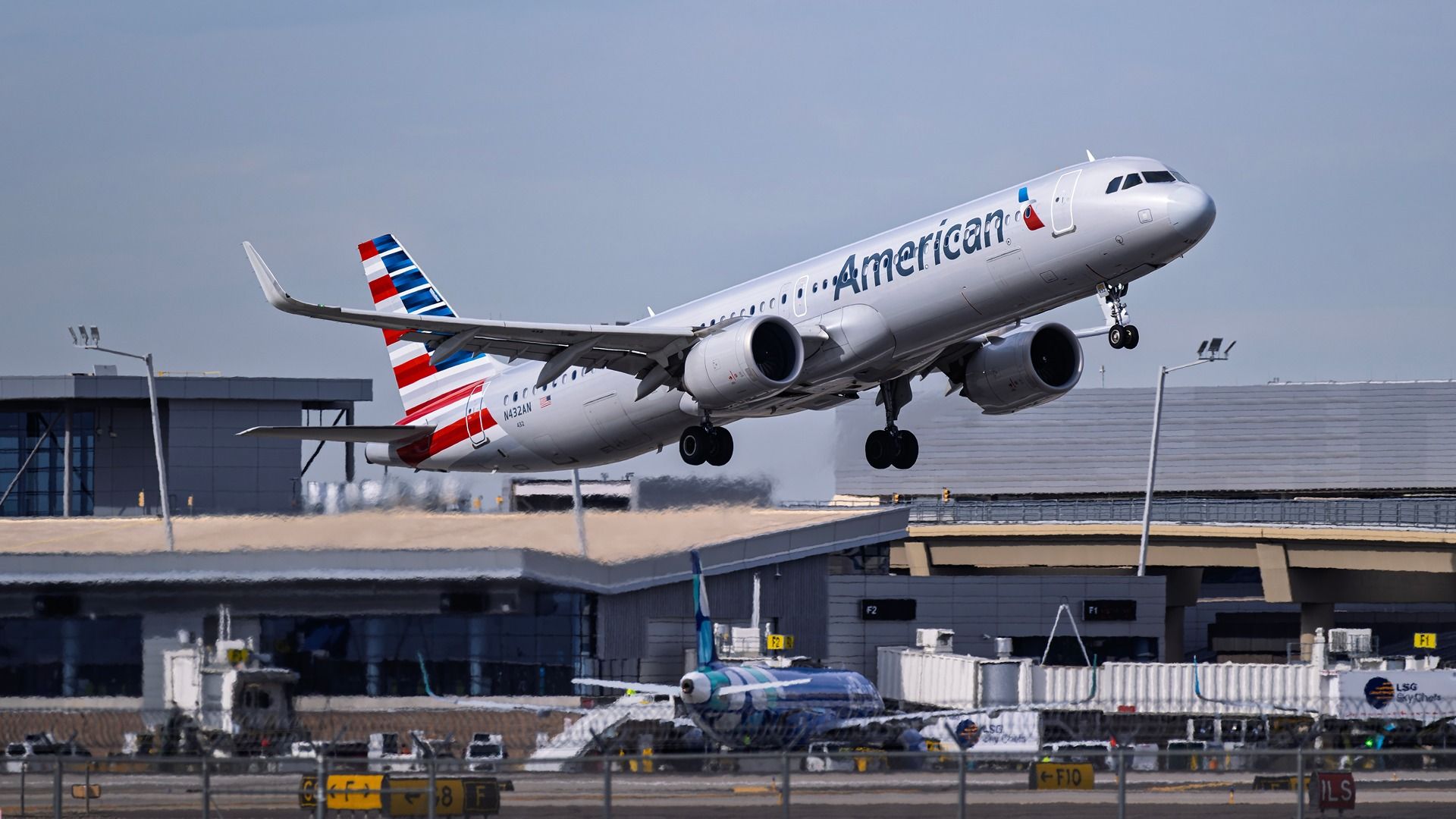 Airlines Take Advantage Of Cyber Monday Craze With New Deals