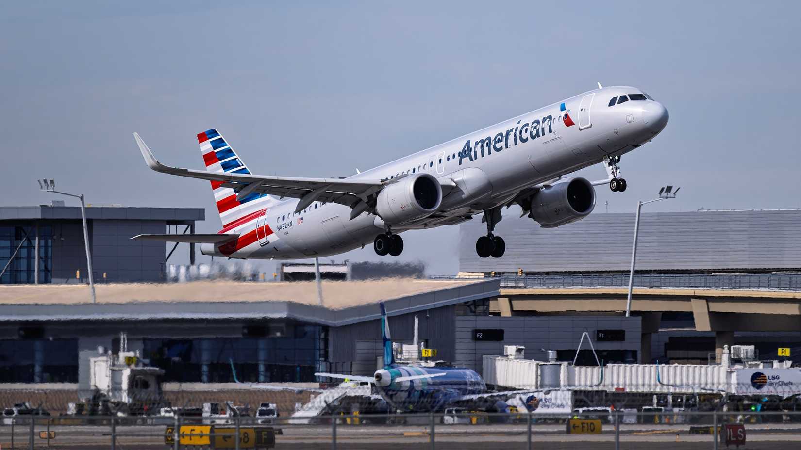 American Airlines Airbus A321neo departing from Phoenix.