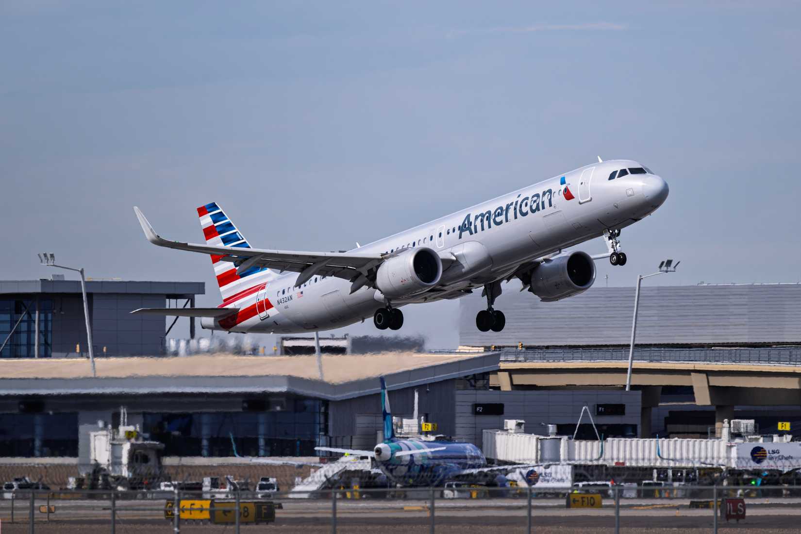 American A321neo Departing Phoenix