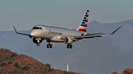 American Eagle (Envoy Air) Embraer E175 on approach in Phoenix.