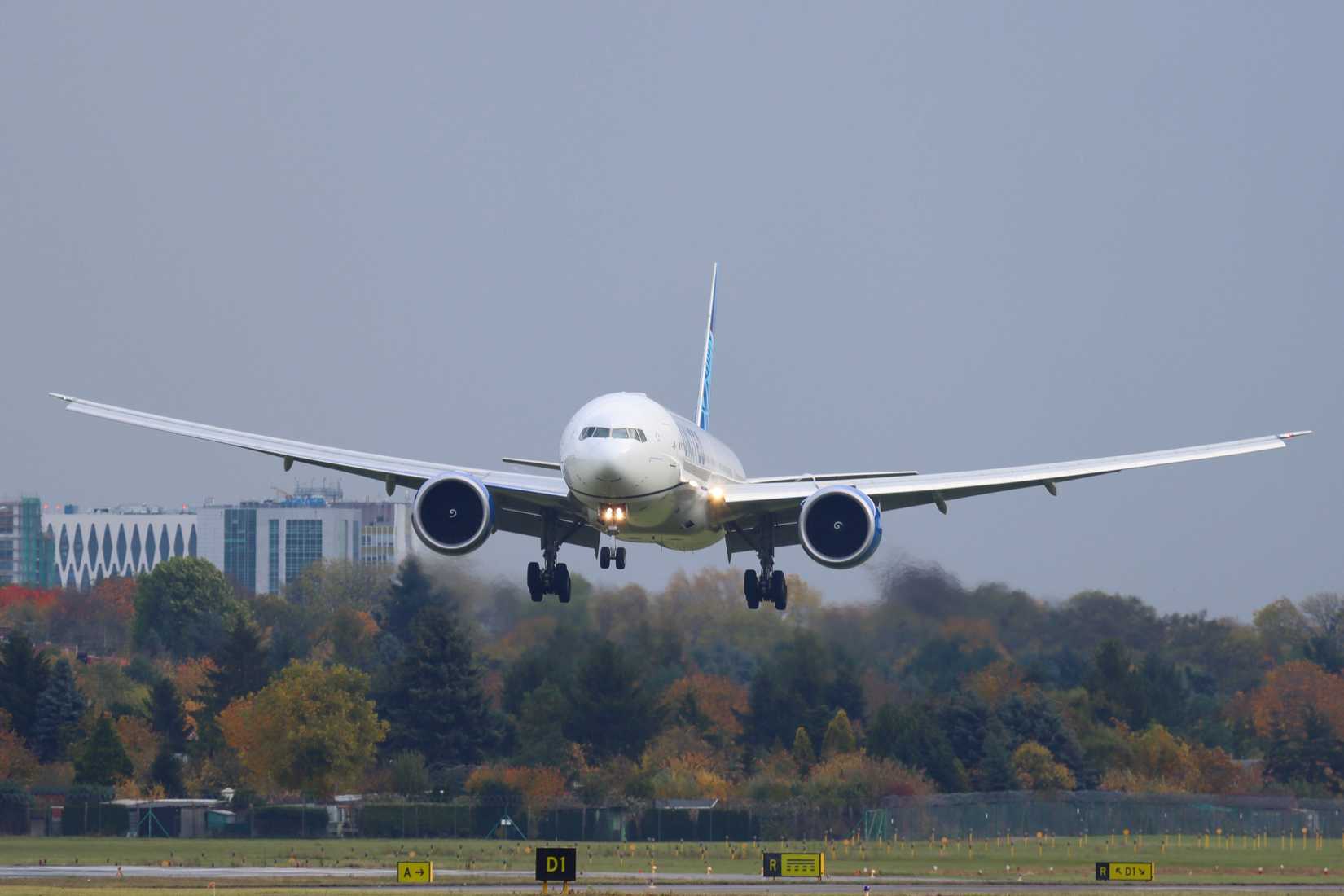 United 777 Landing In Poznan