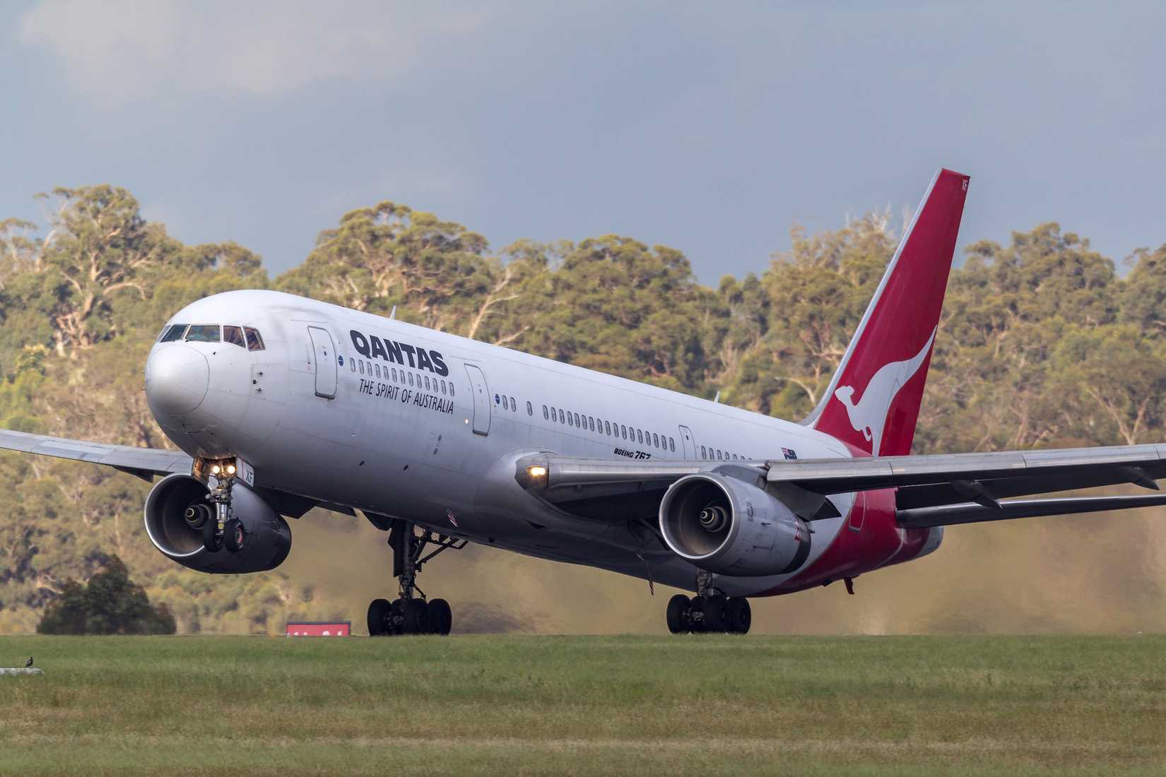 Qantas Boeing 767-300ER Landing