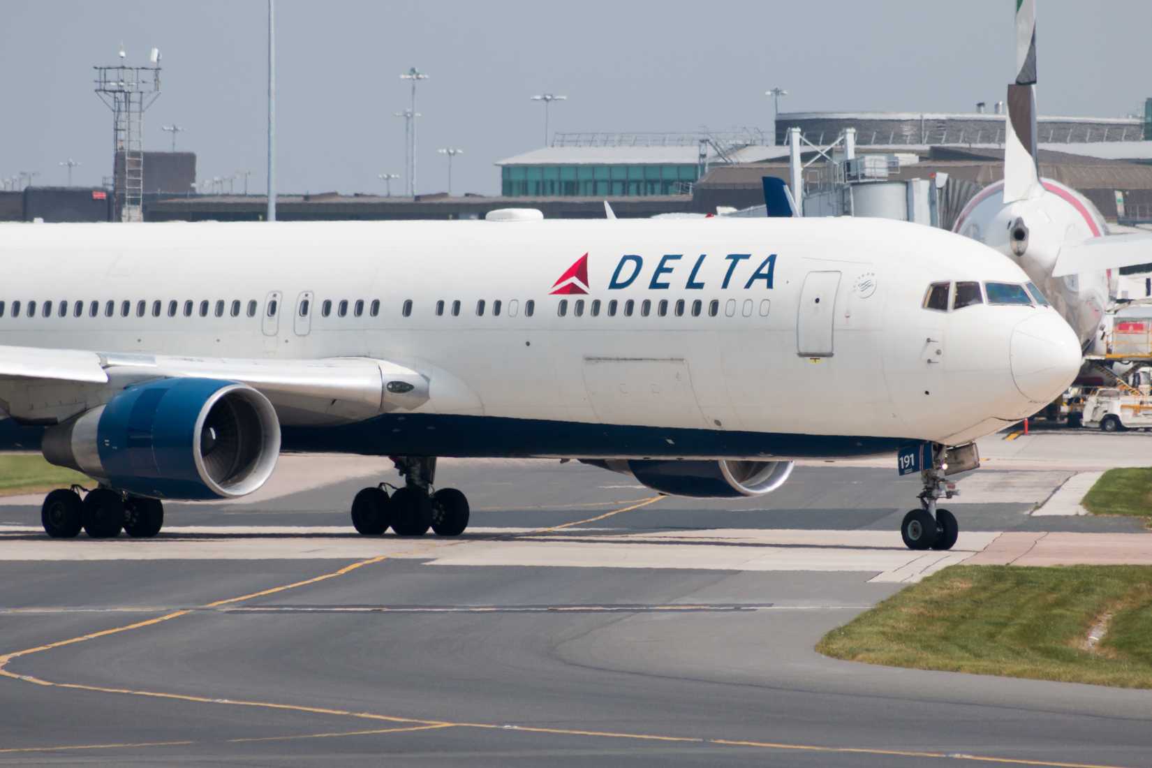 Delta 767 Taxiing In Manchester