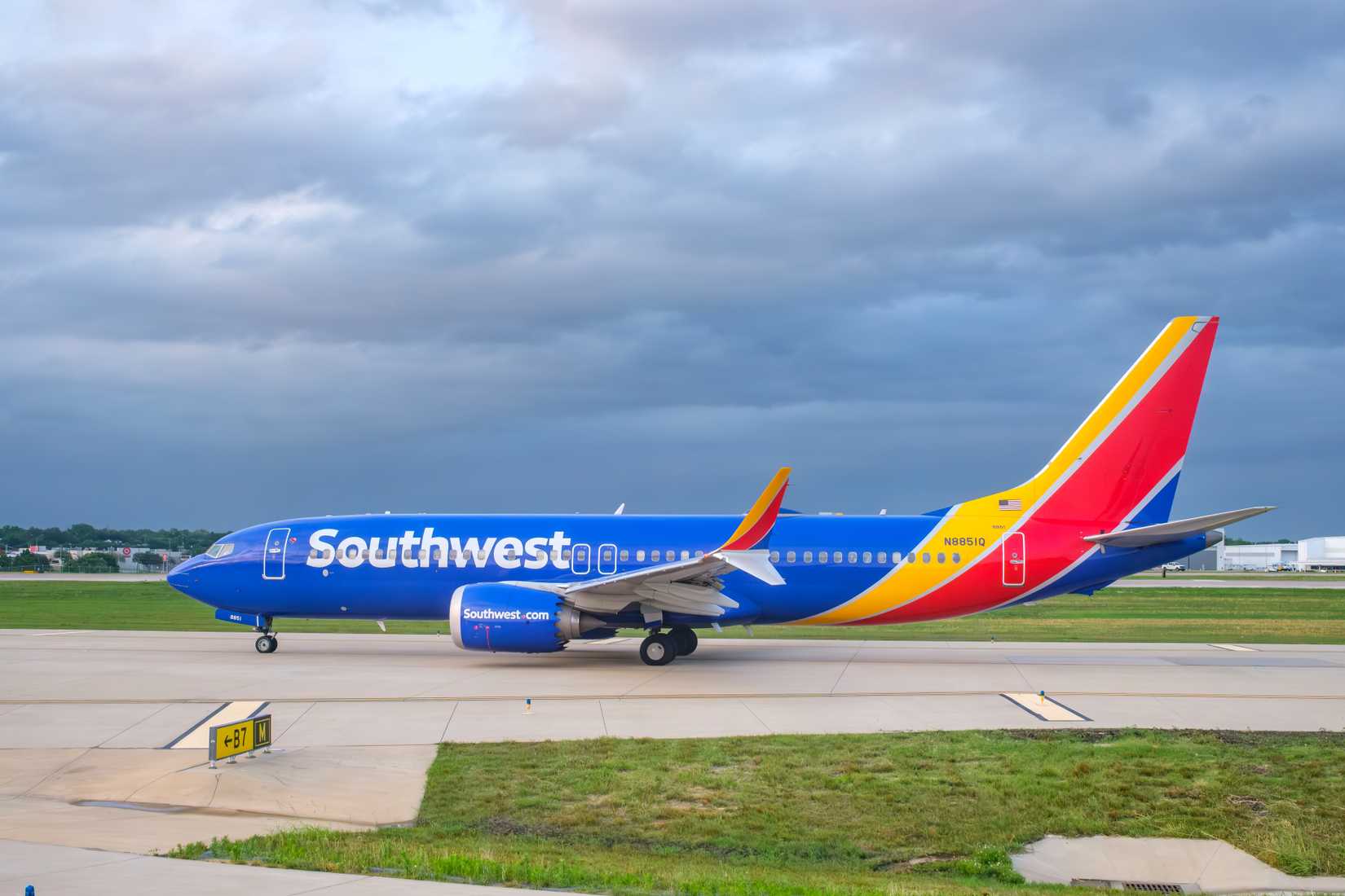 Southwest Airlines jet on the tarmac readying for takeoff at Dallas Airport