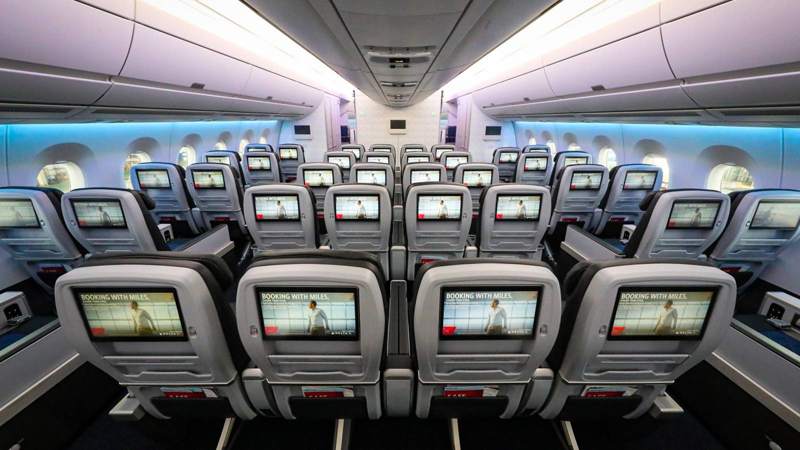 The Striking Differences Between Delta Premium Select & United Premium Plus