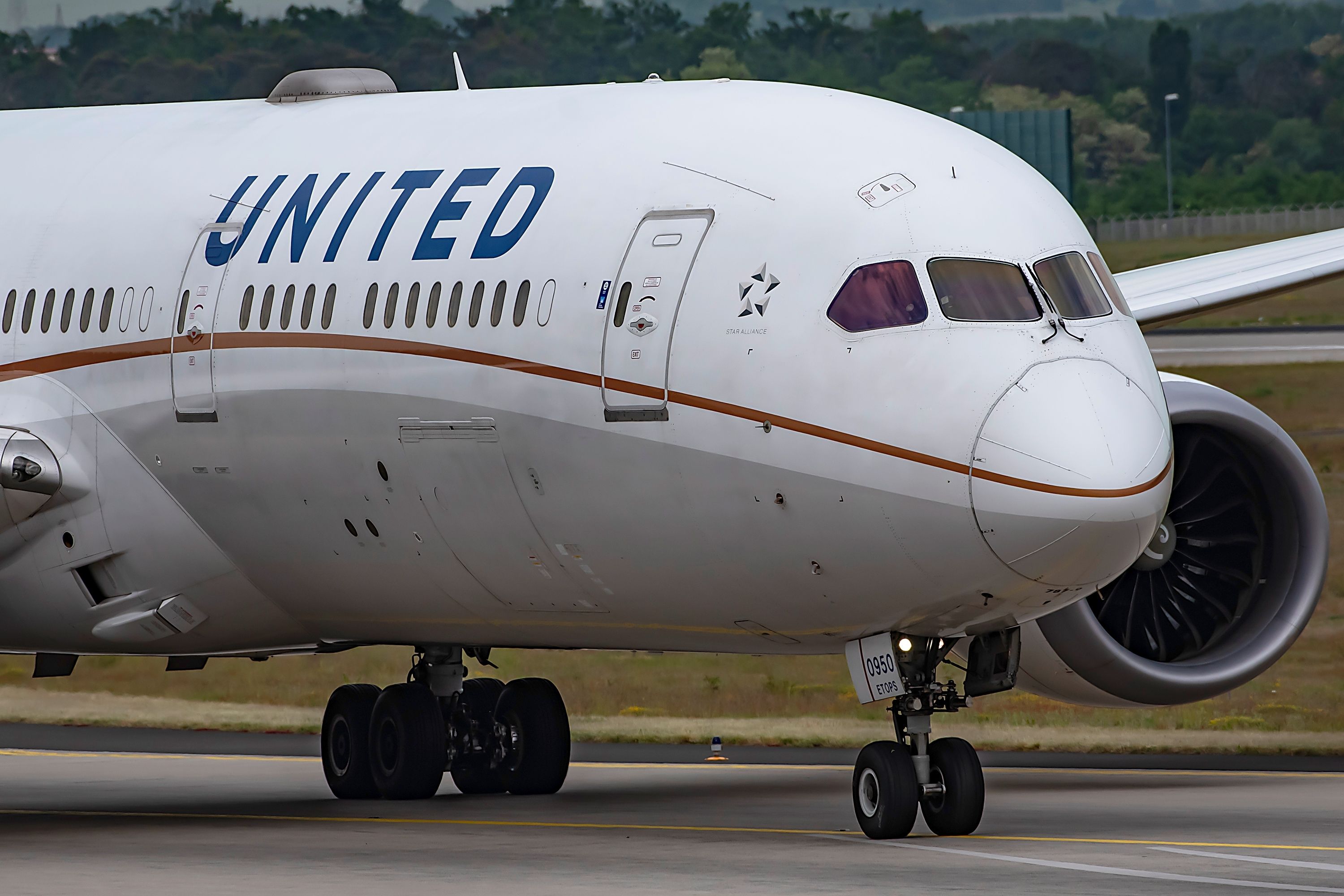 United Airlines Boeing 787 in airport on July 21,2017 in Frankfurt,Germany.-1
