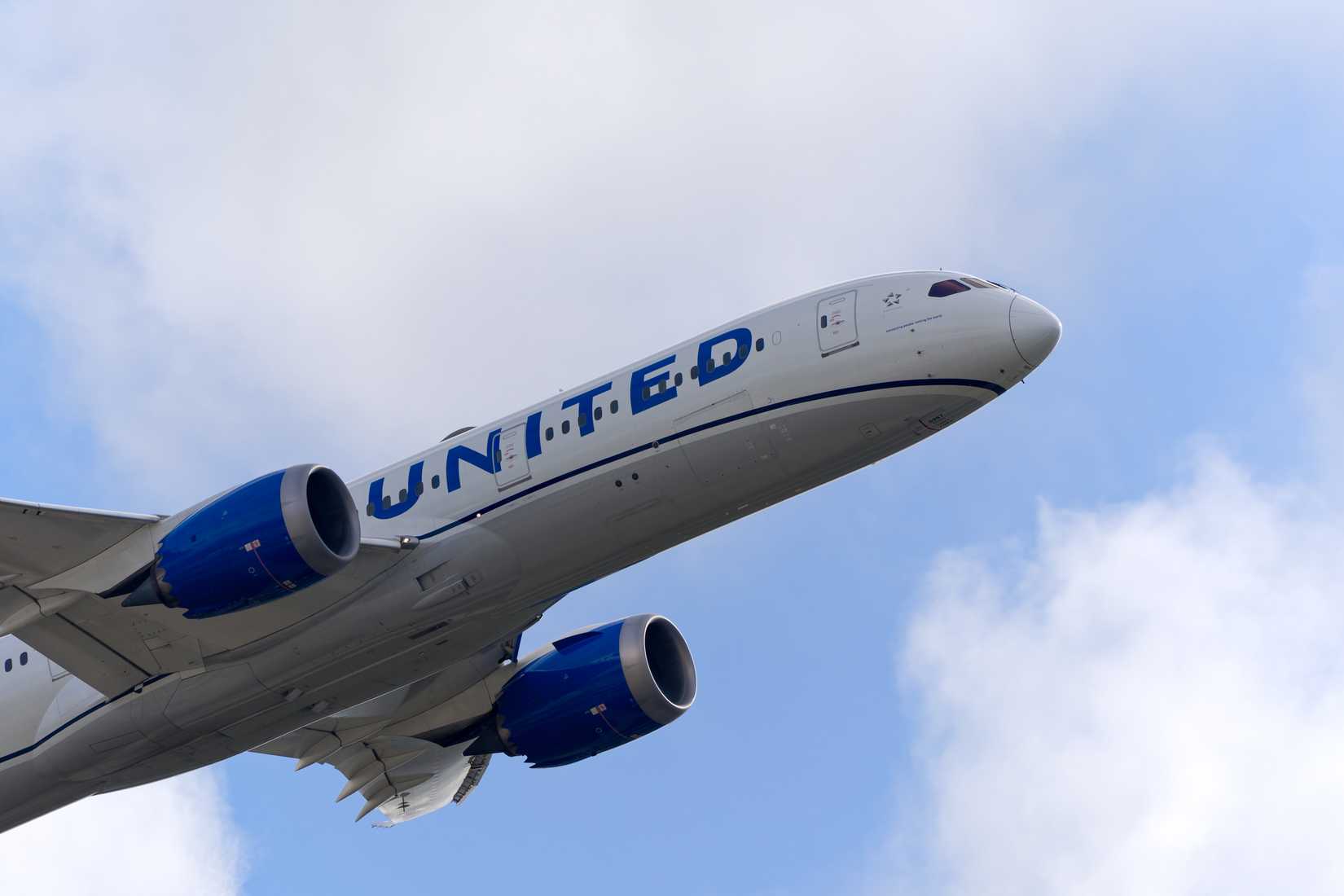 United Airlines passenger airplane Boeing 787-9 Dreamliner N27957 taking off.