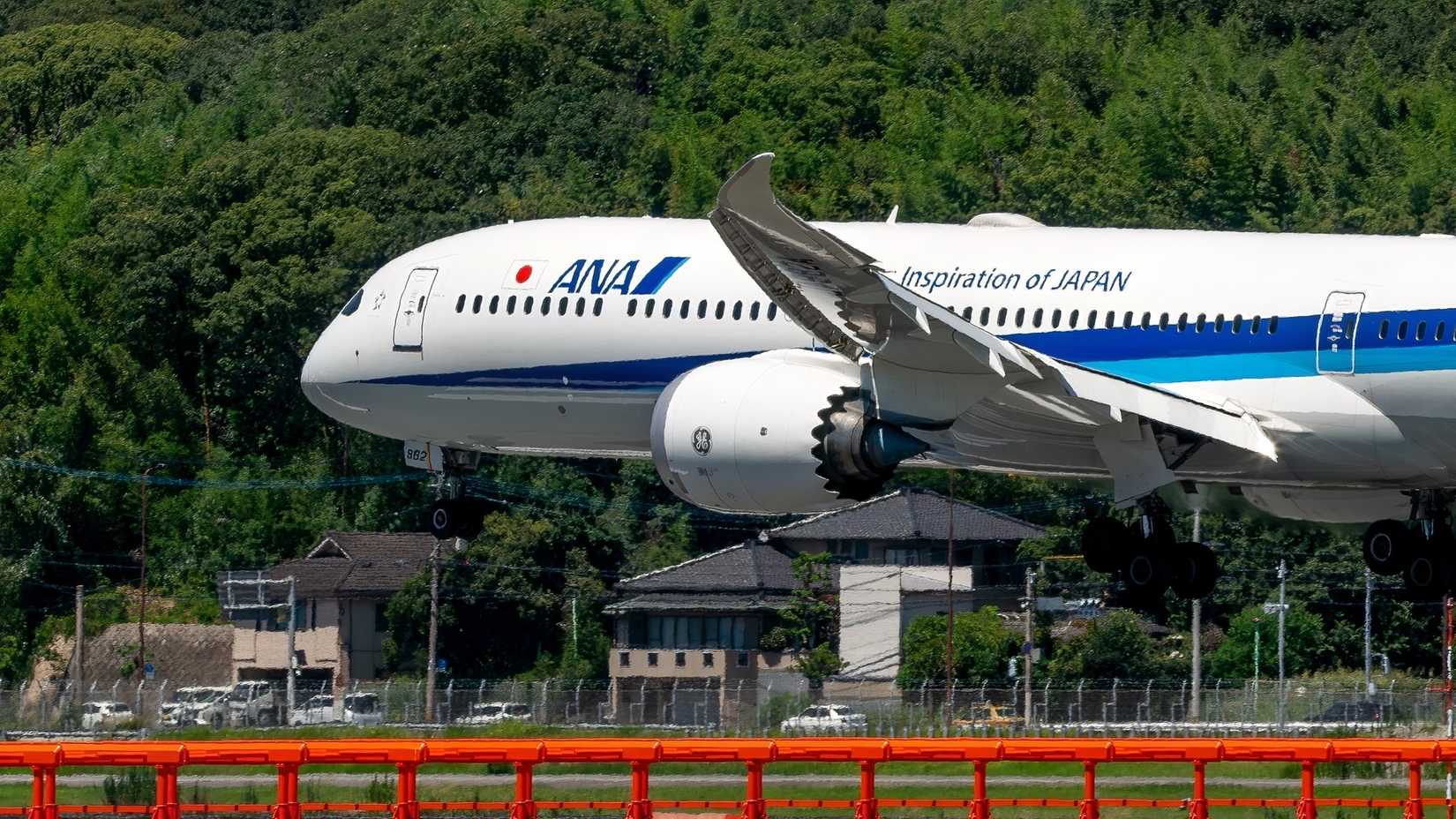 ANA Boeing 787-10 about to touch down
