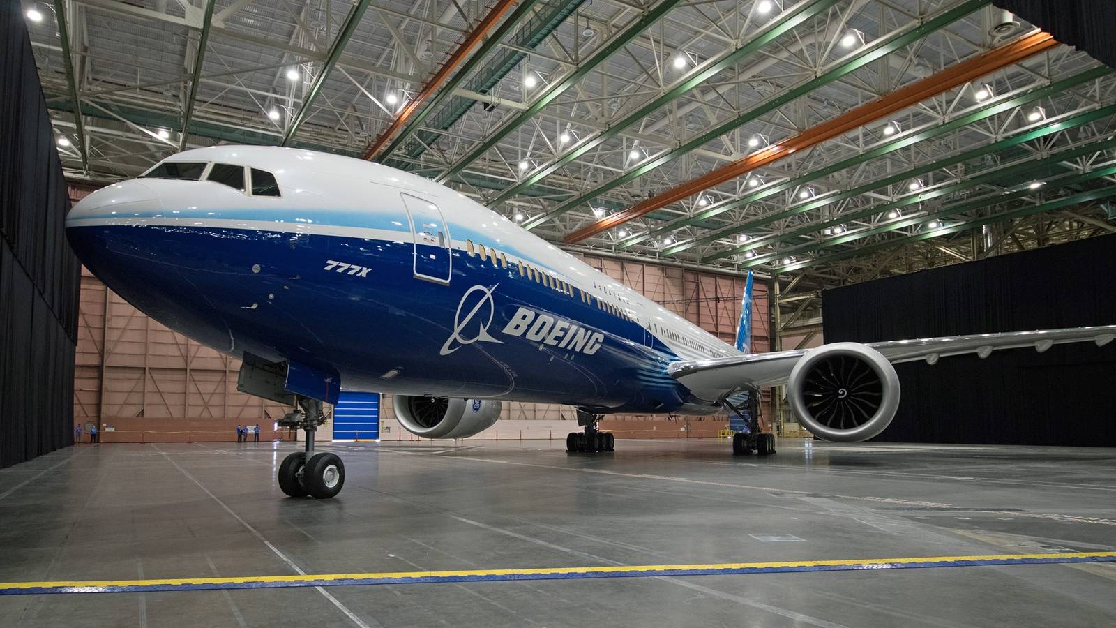 Battle Of The Stretches: A220-500, A350-2000 Or 77