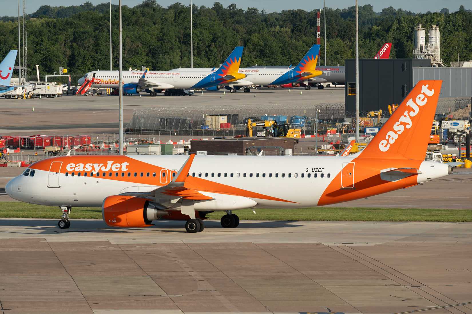 Easyjet A320 G-UZEF