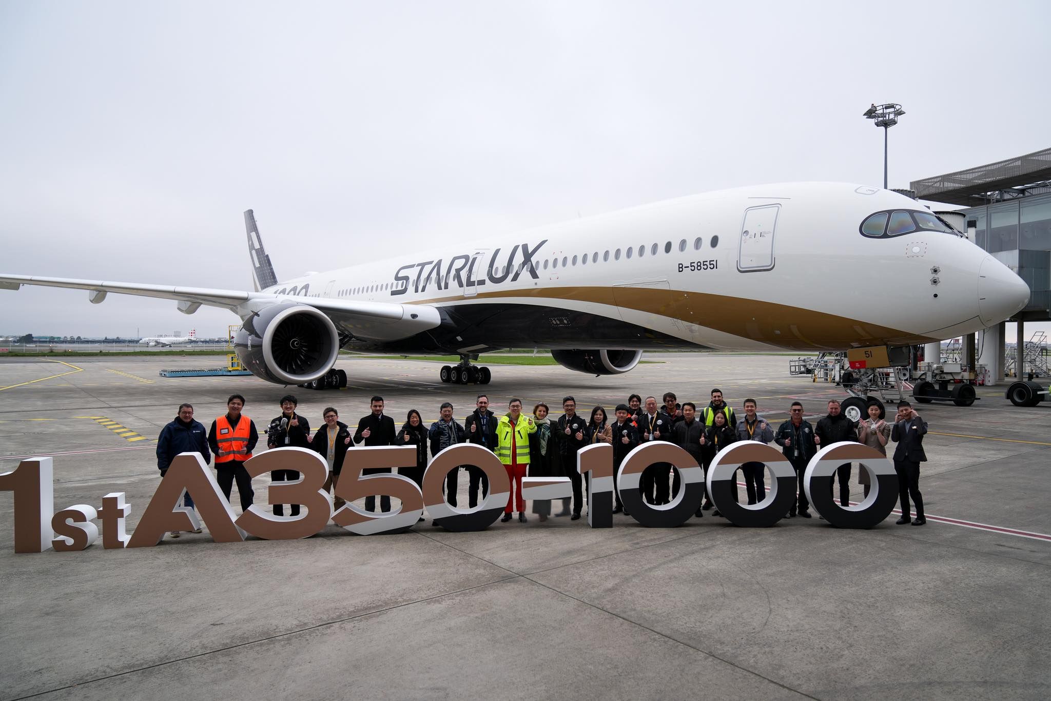 Airbus Delivers 1st A350-1000 To STARLUX Airlines