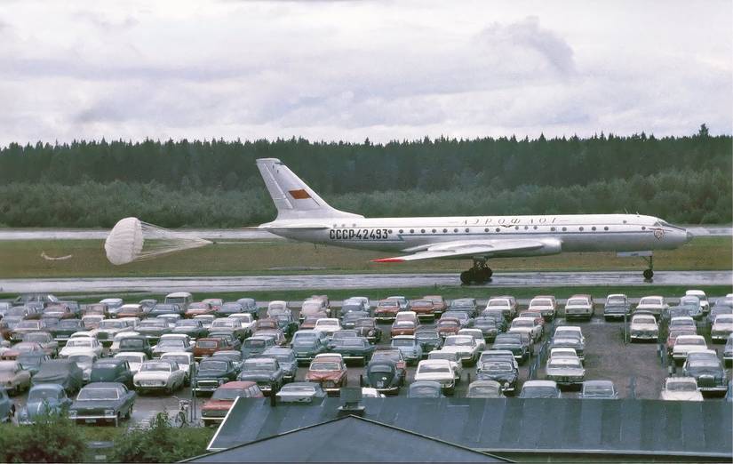 Aeroflot Tupolev Tu-104B at Arlanda, Sweden, deploying braking parachute upon landing, July 1968