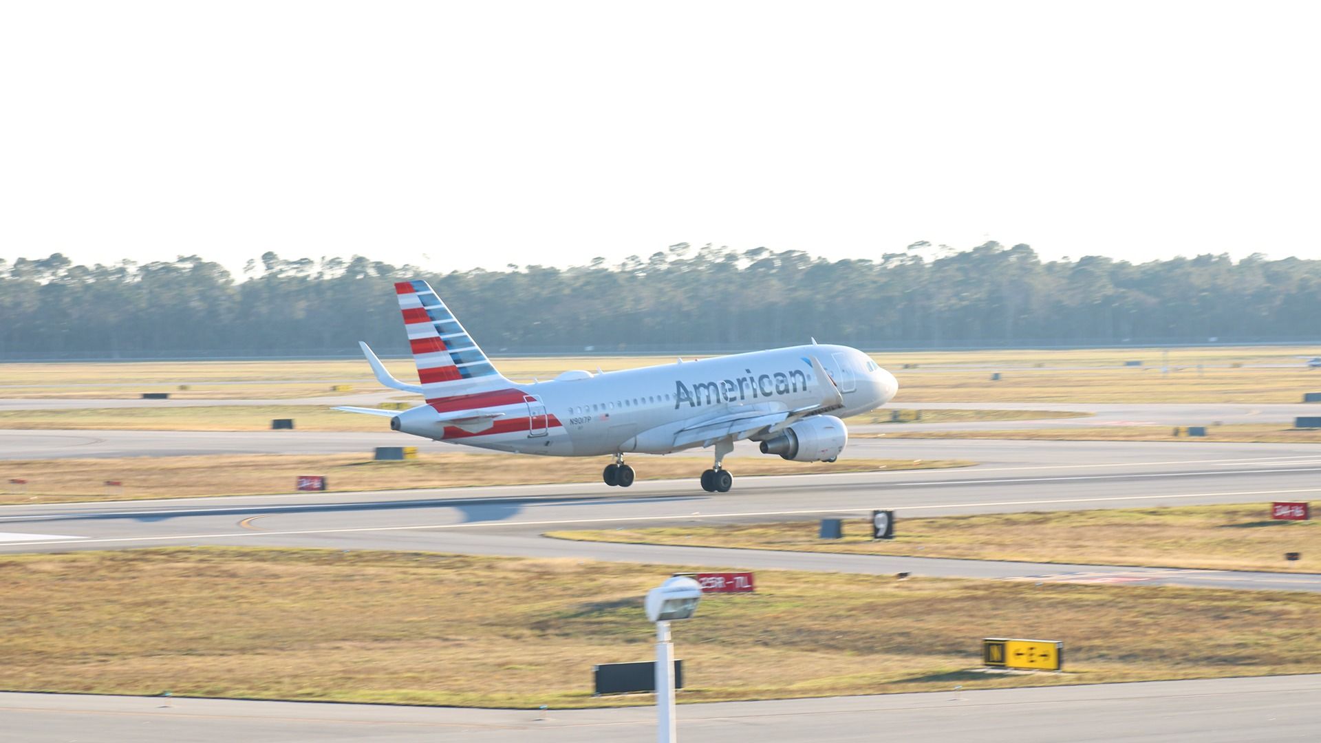 Oops: American Airlines Removes Airbus A319 From Service After Wing Hits De-Icing Truck