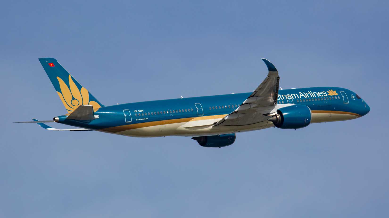 Airbus A350-941 reg VN-A886 of Vietnam Airlines departure from Da Nang international airport.
