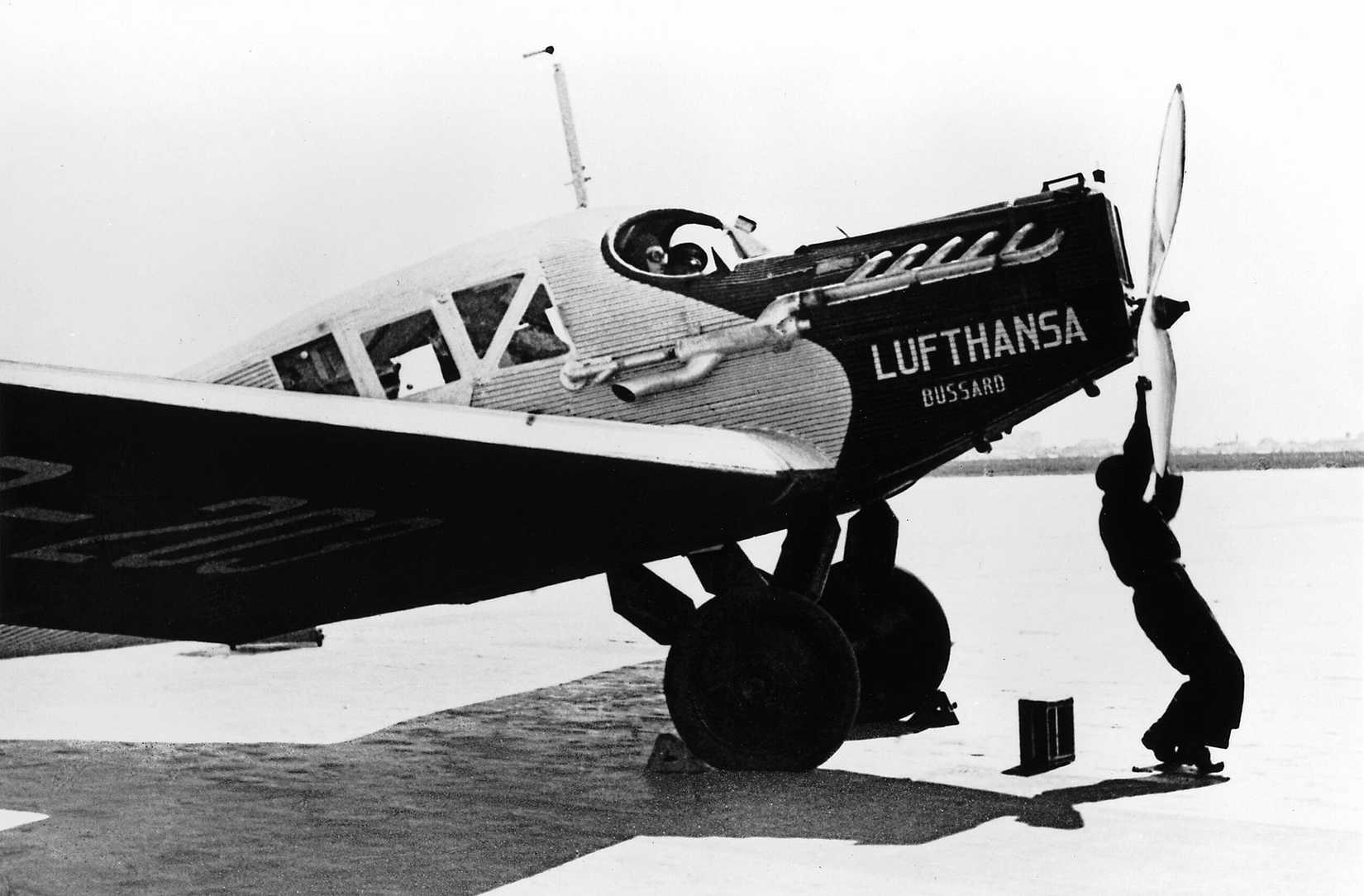 Lufthansa vintage aircraft