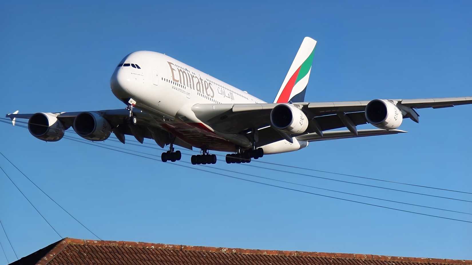 Emirates Airbus A380 final approach to Heathrow