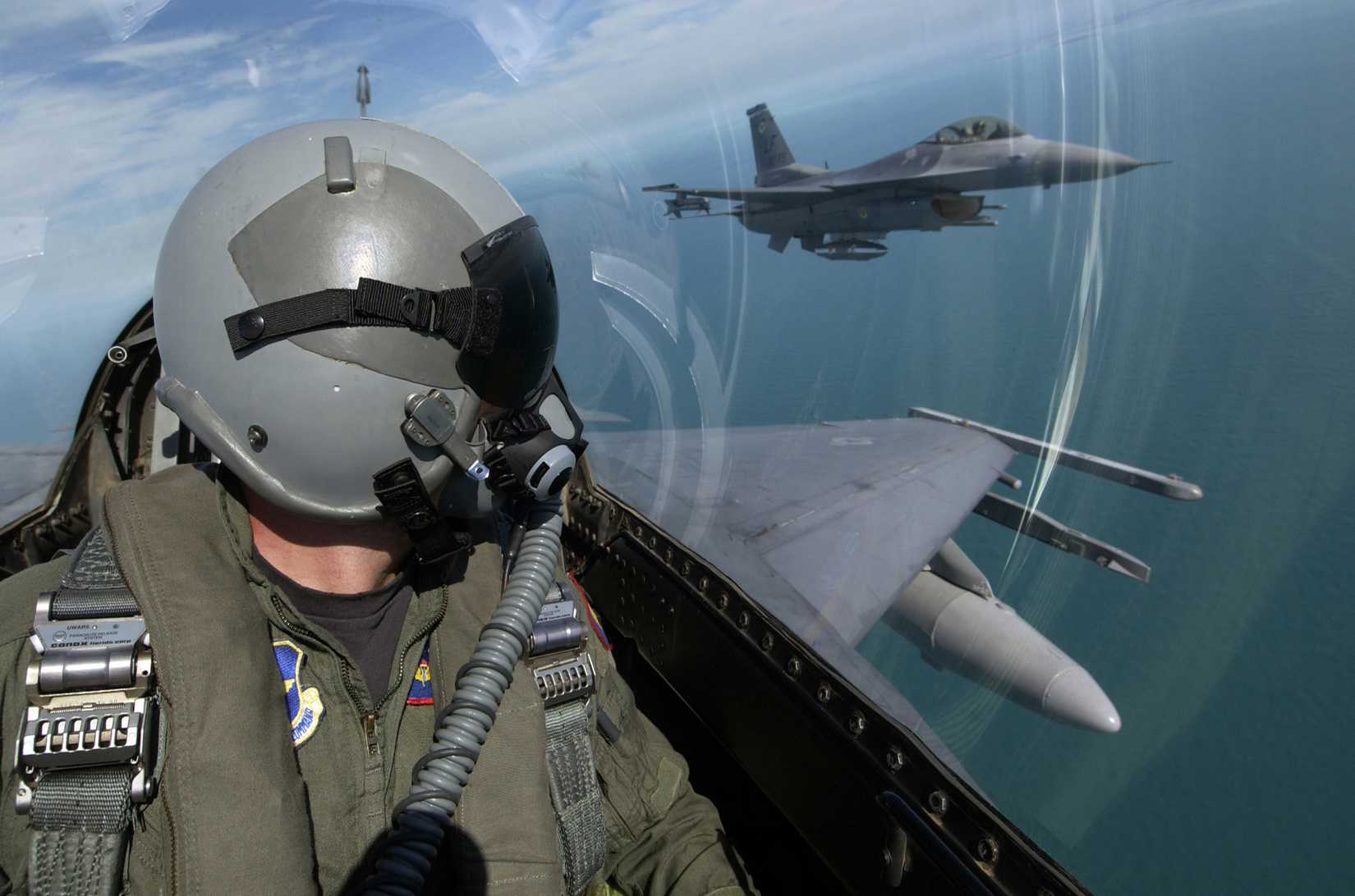 F-16 Fighting Falcons fly over southern Florida