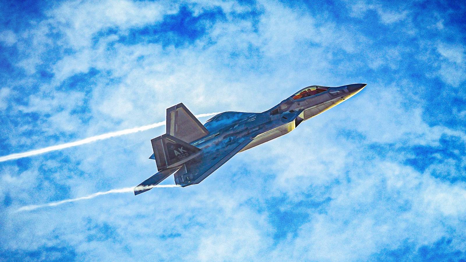 How Many Miles Per Gallon Does An F-22 Raptor Get? How Many Miles Per Gallon Does An F-22 Raptor Get?