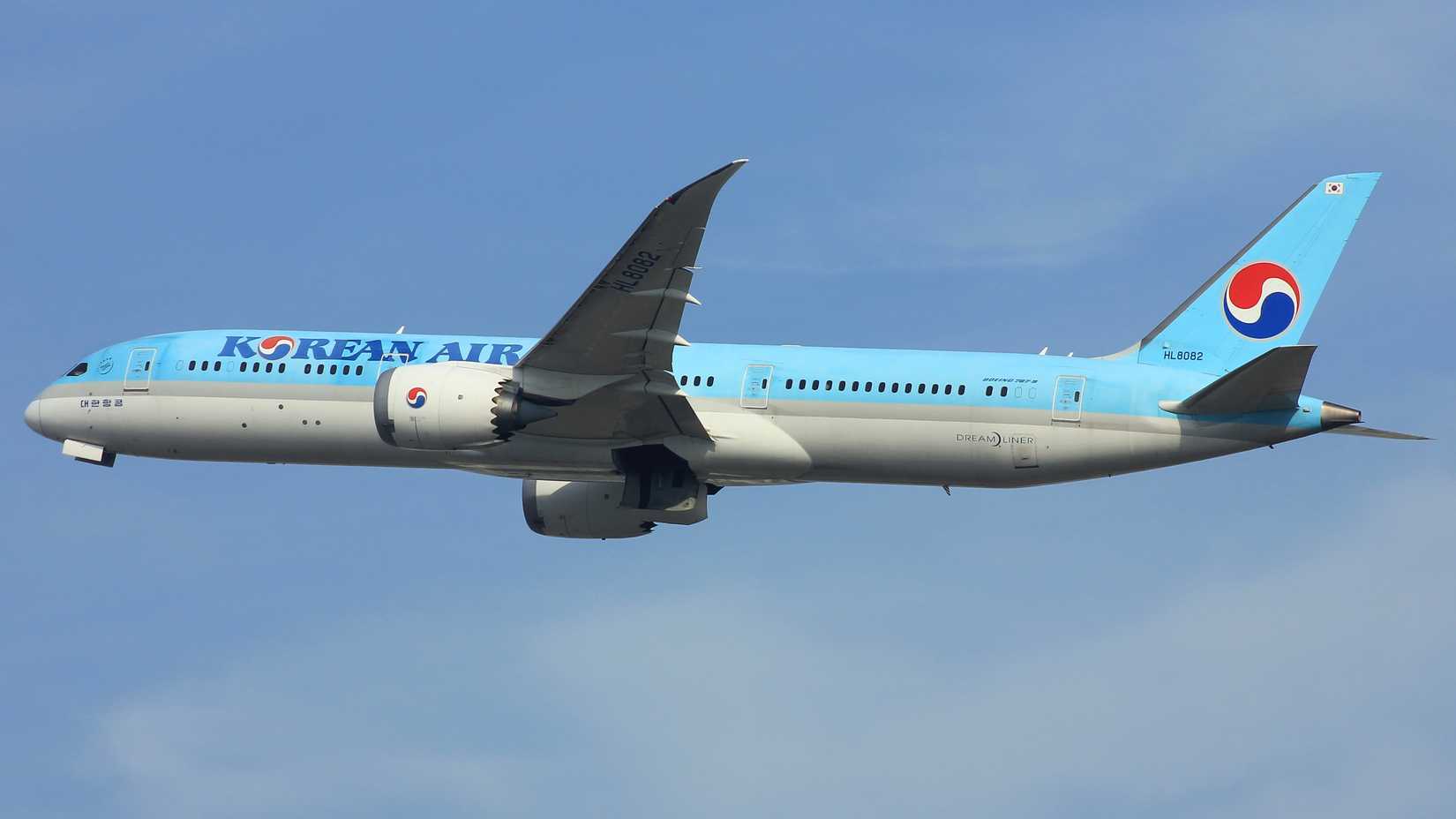 How Many Hours Can The Boeing 787 Dreamliner Fly Without Refueling?