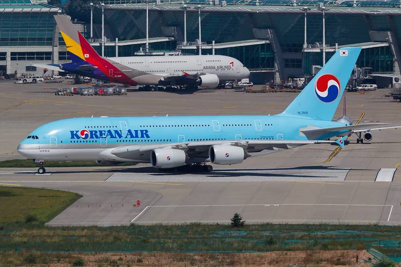 Korean_Air_and_Asiana_Airlines_Airbus_A380_at_Incheon_Airport Hyeonwoo Noh Wikimedia Commons
