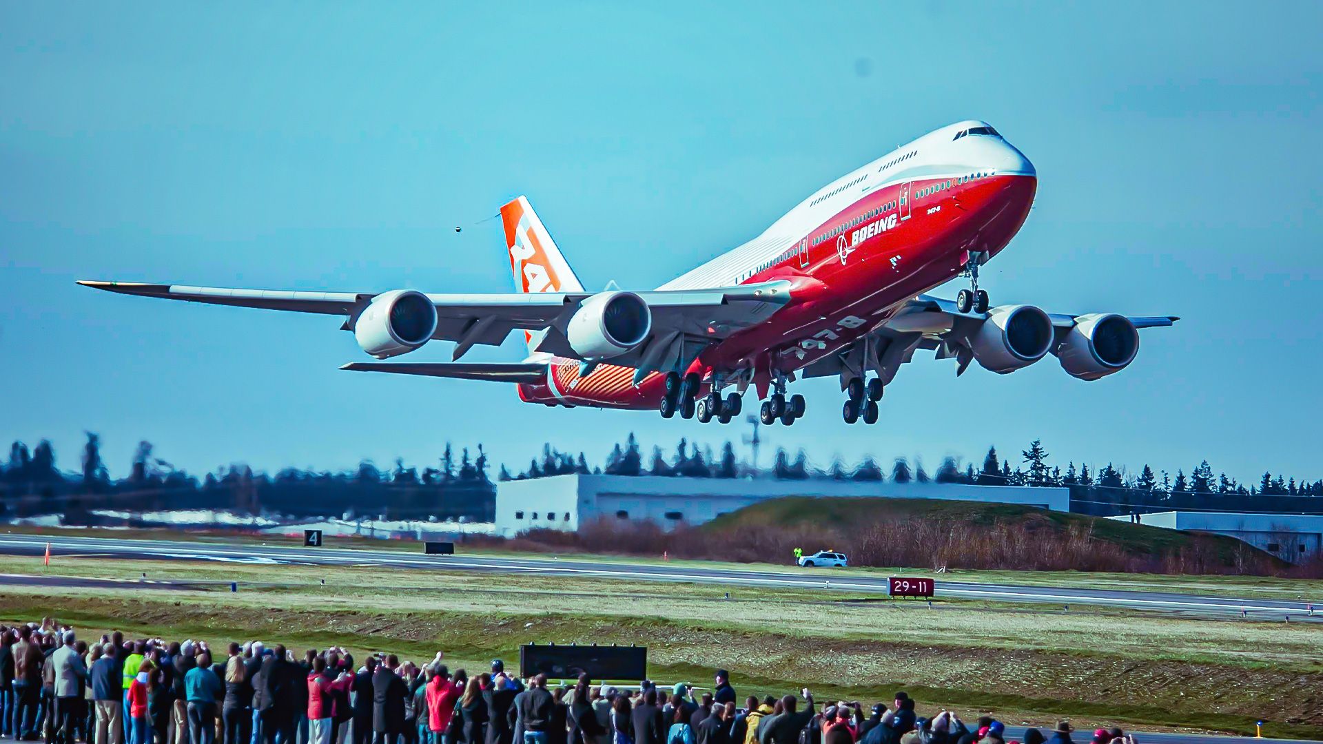 Here’s How Much Longer The Airbus A380’s Wingspan Is Compared To The Boeing 747-8