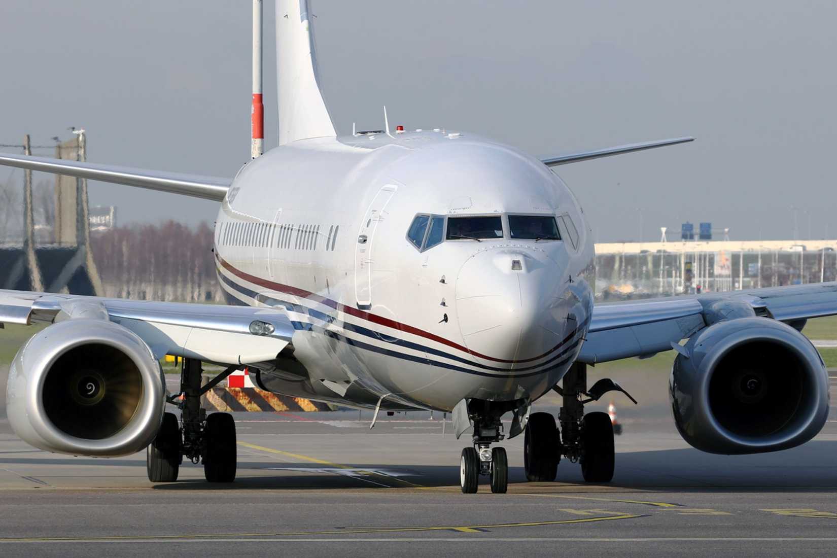 N836BA Boeing 737-700 Taxiing