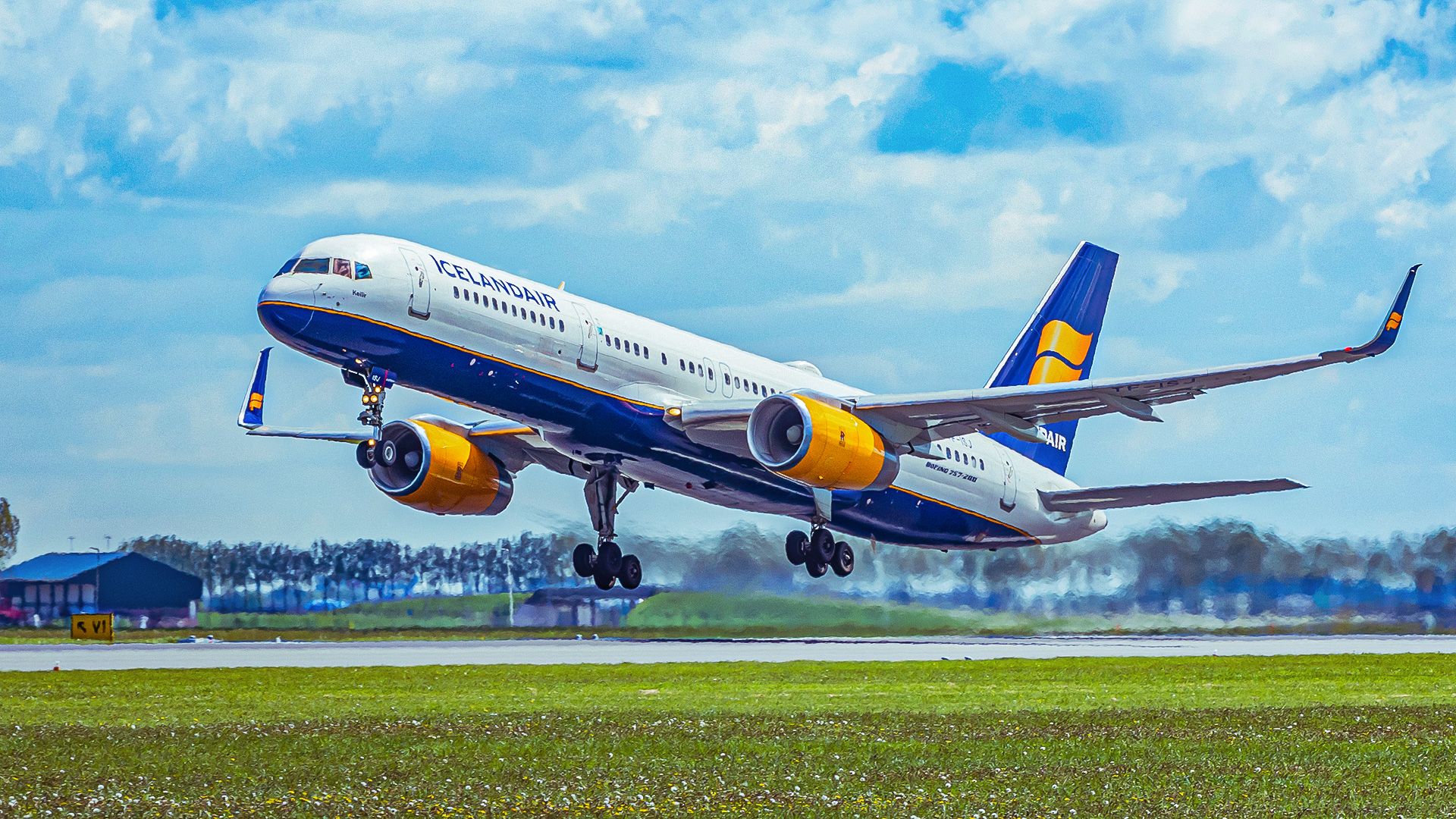 Is It True That The Boeing 757 Can Outclimb Some Fighter Jets?