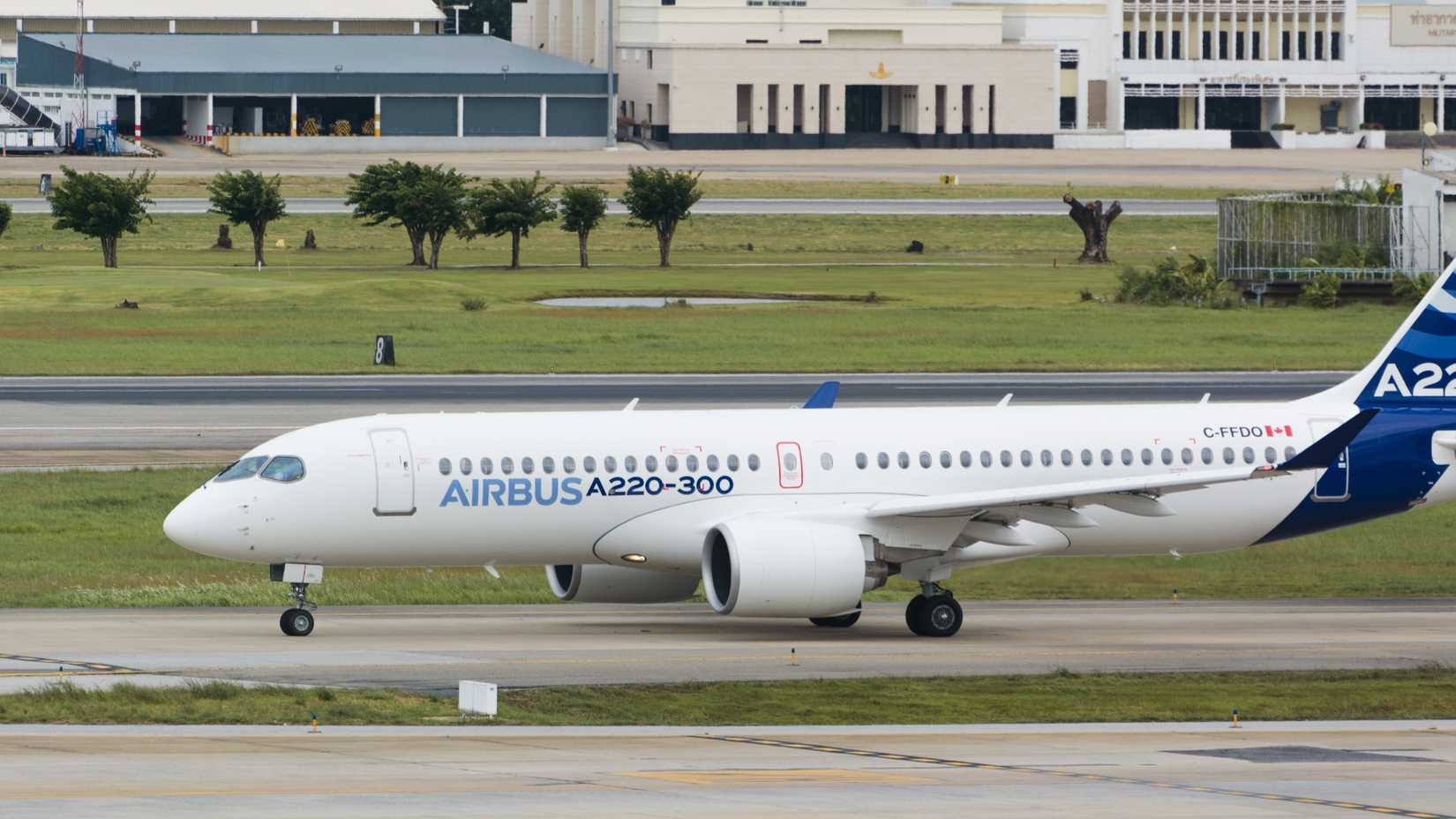 Airbus A220-300 Taxiing