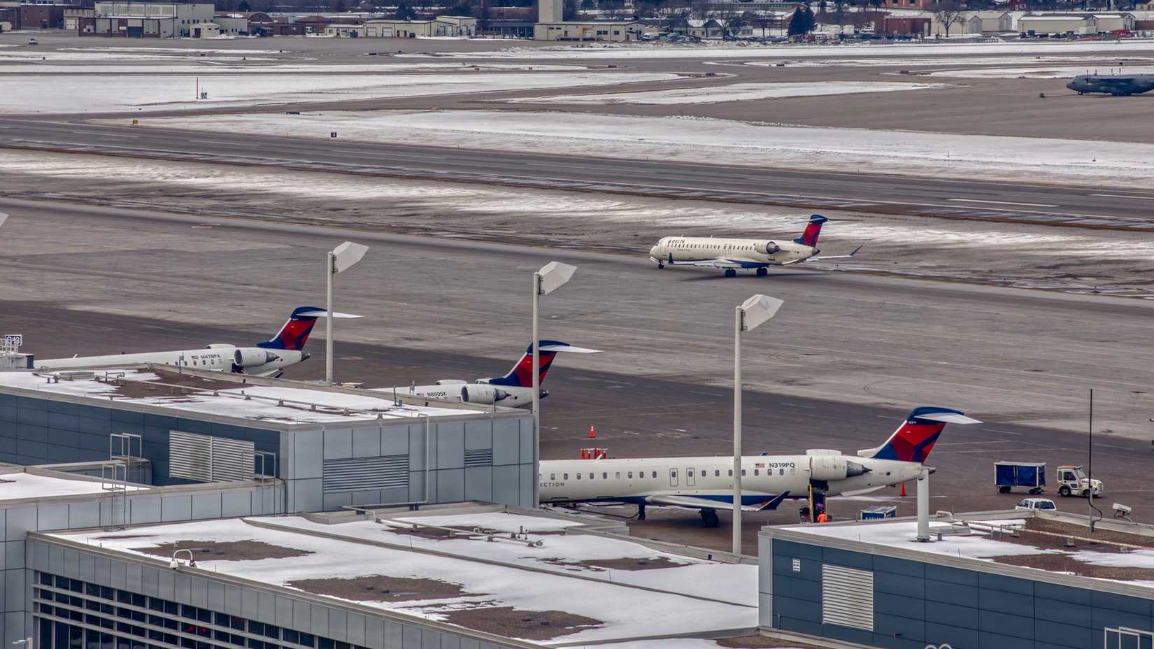 delta msp airport apron